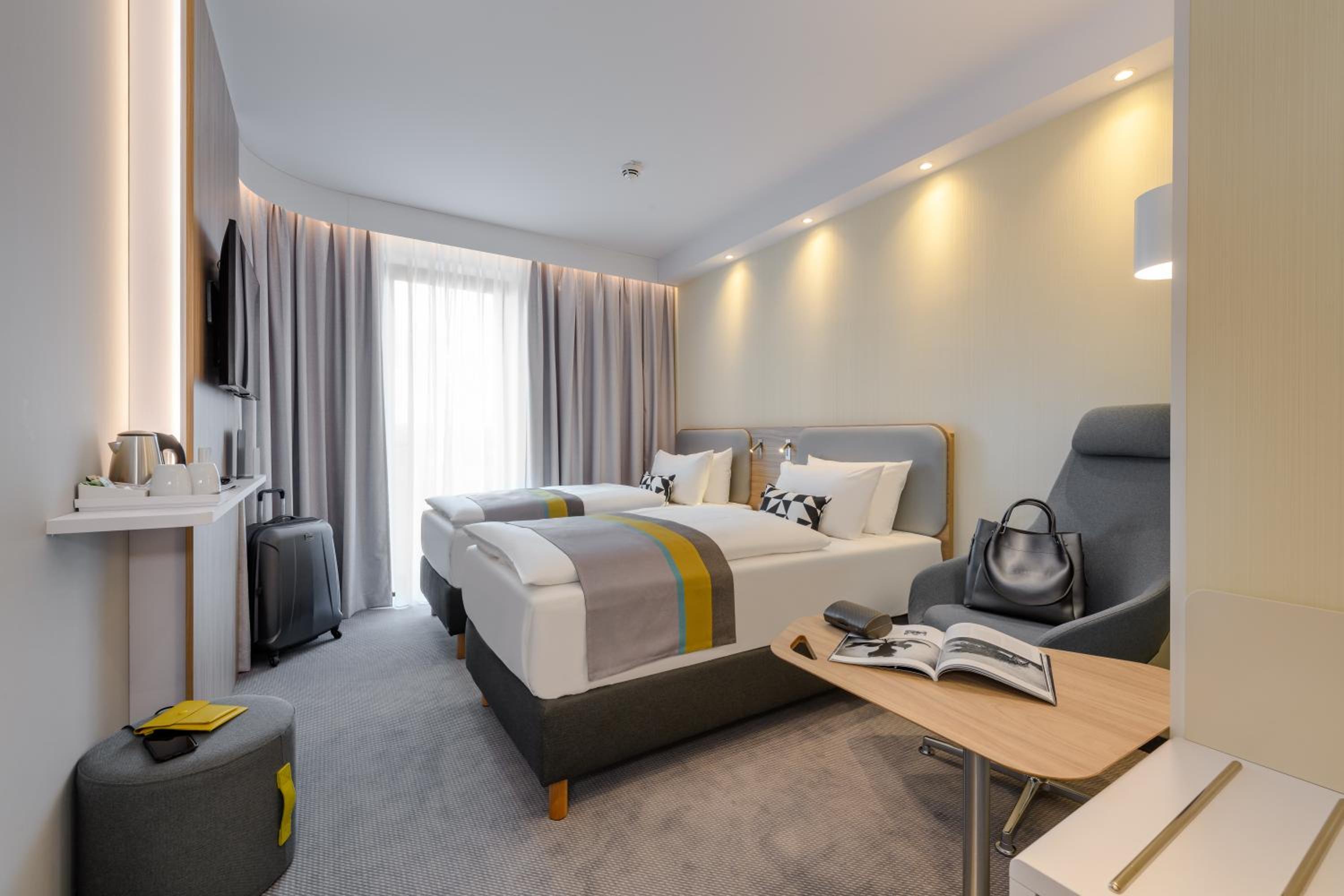 Standard Twin Room - Photo 3