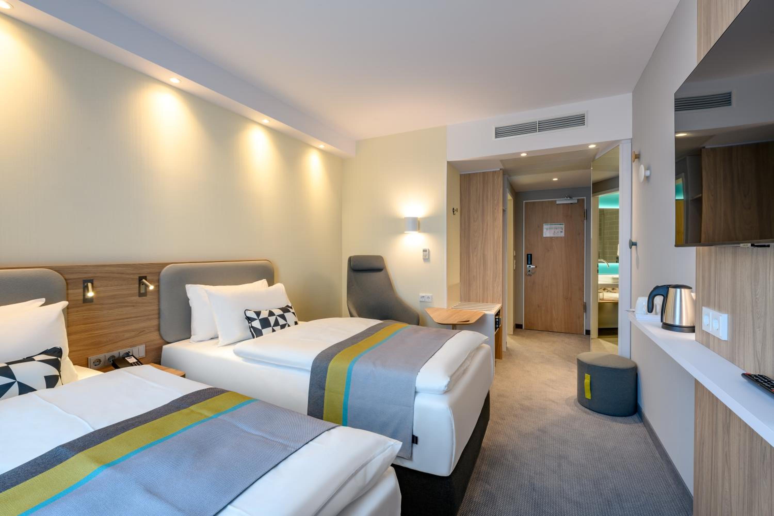Standard Twin Room - Photo 4