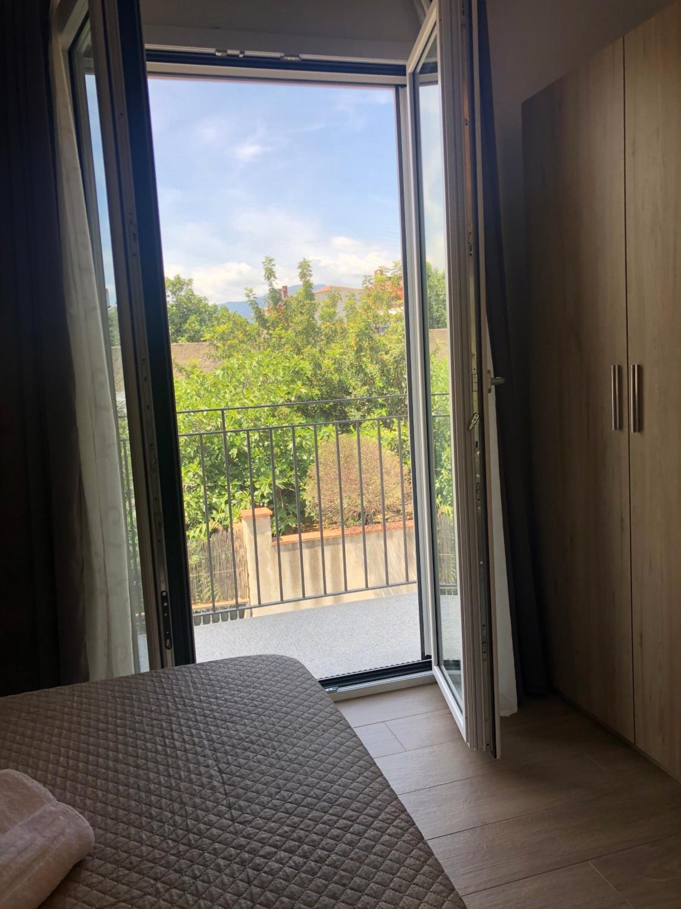 Double Room with Balcony - Photo 2