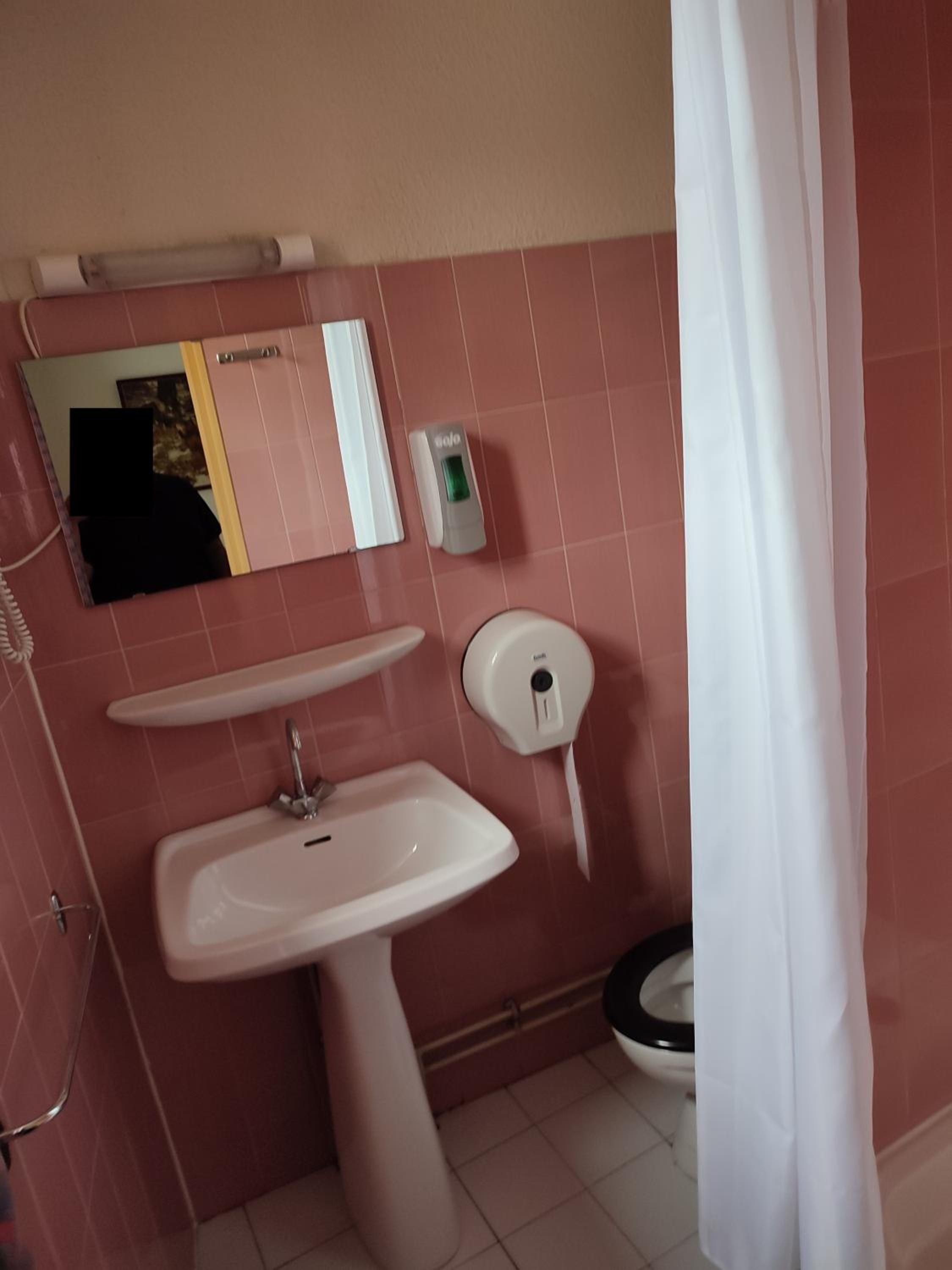 Twin Room - Photo 2
