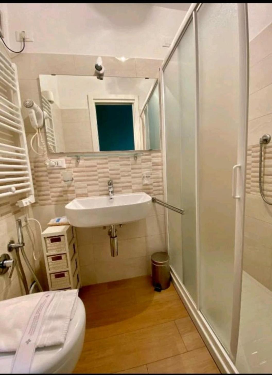 Deluxe Family Suite - Photo 2