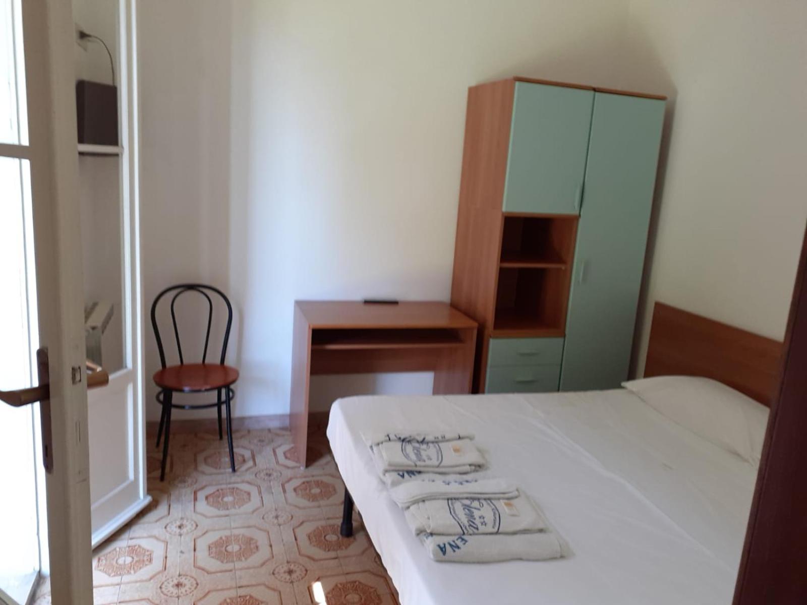 Economy Double Room - Photo 10