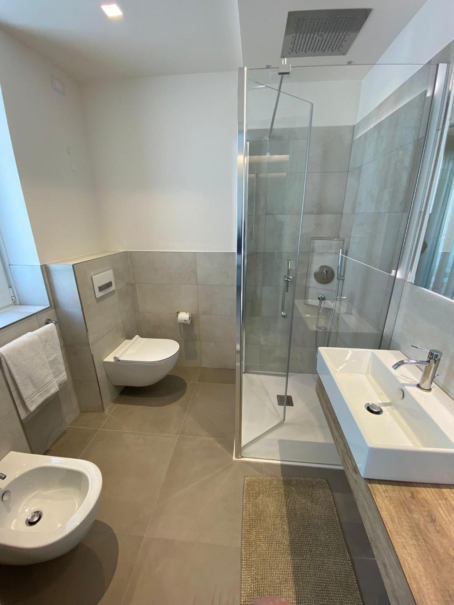 Deluxe Triple Room with Side Sea View photo 3
