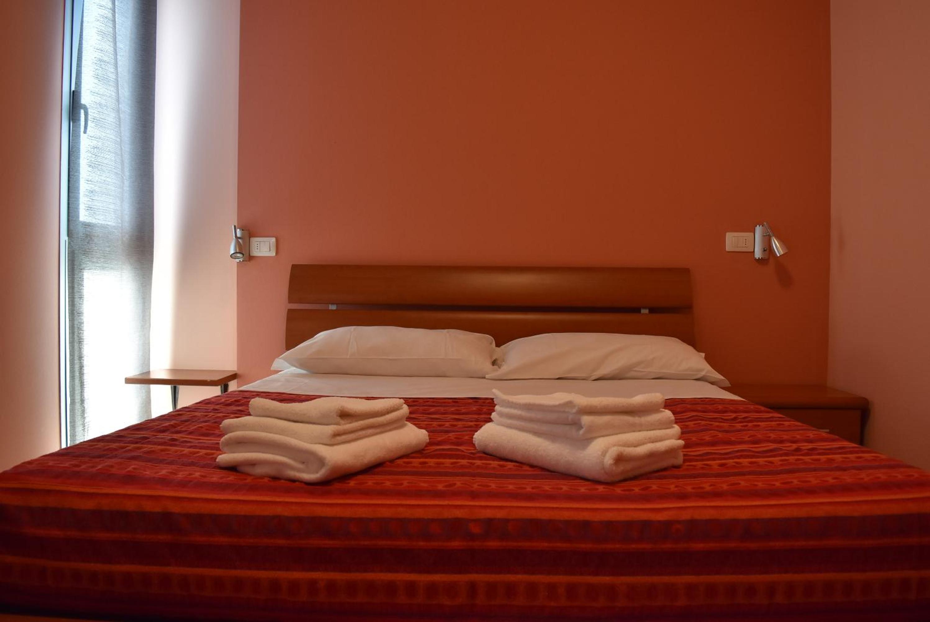 Double Room with Private Bathroom - Photo 4