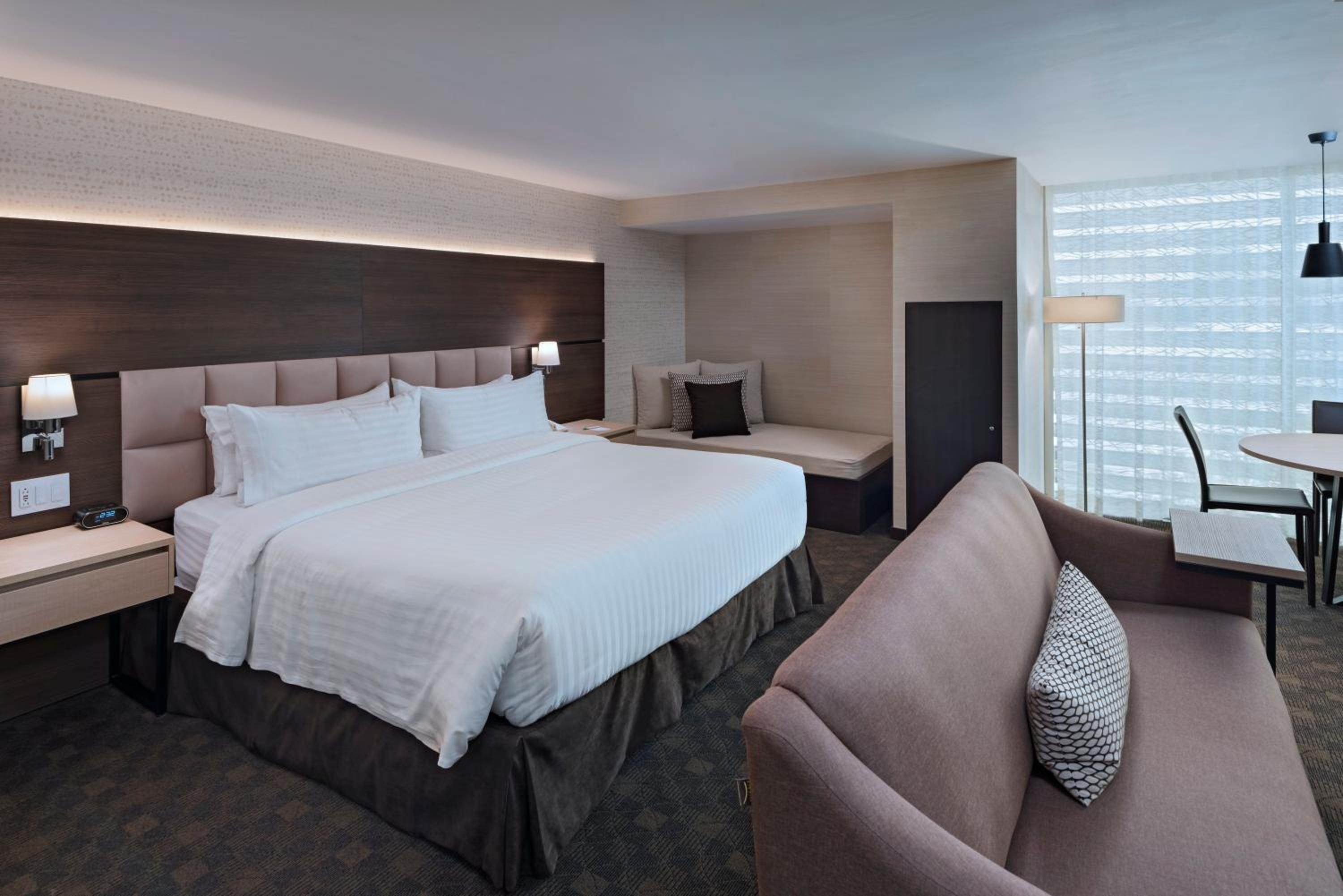 One King Bed Suite with Kitchenette - Non-Smoking - Photo 6