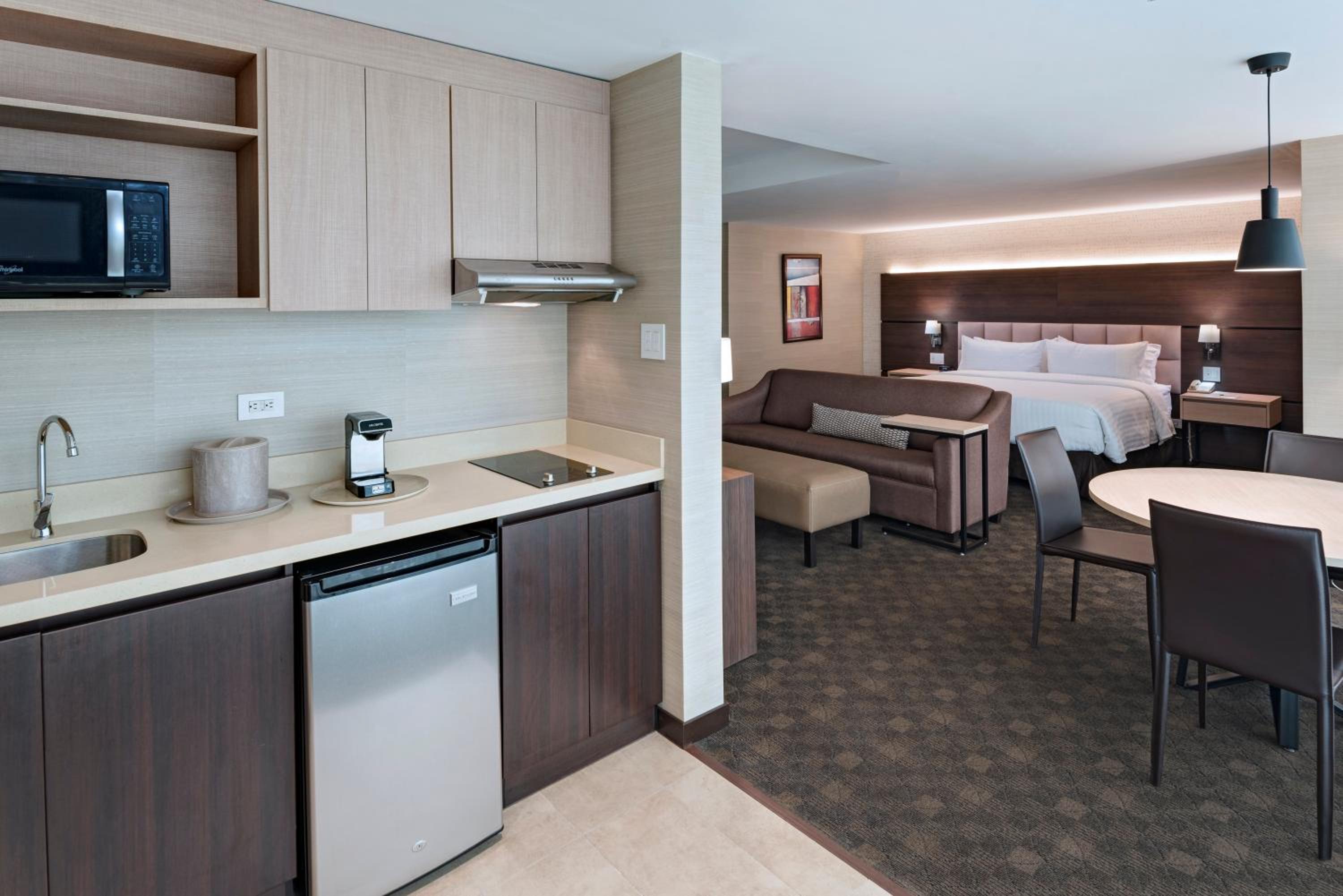 One King Bed Suite with Kitchenette - Non-Smoking - Photo 7