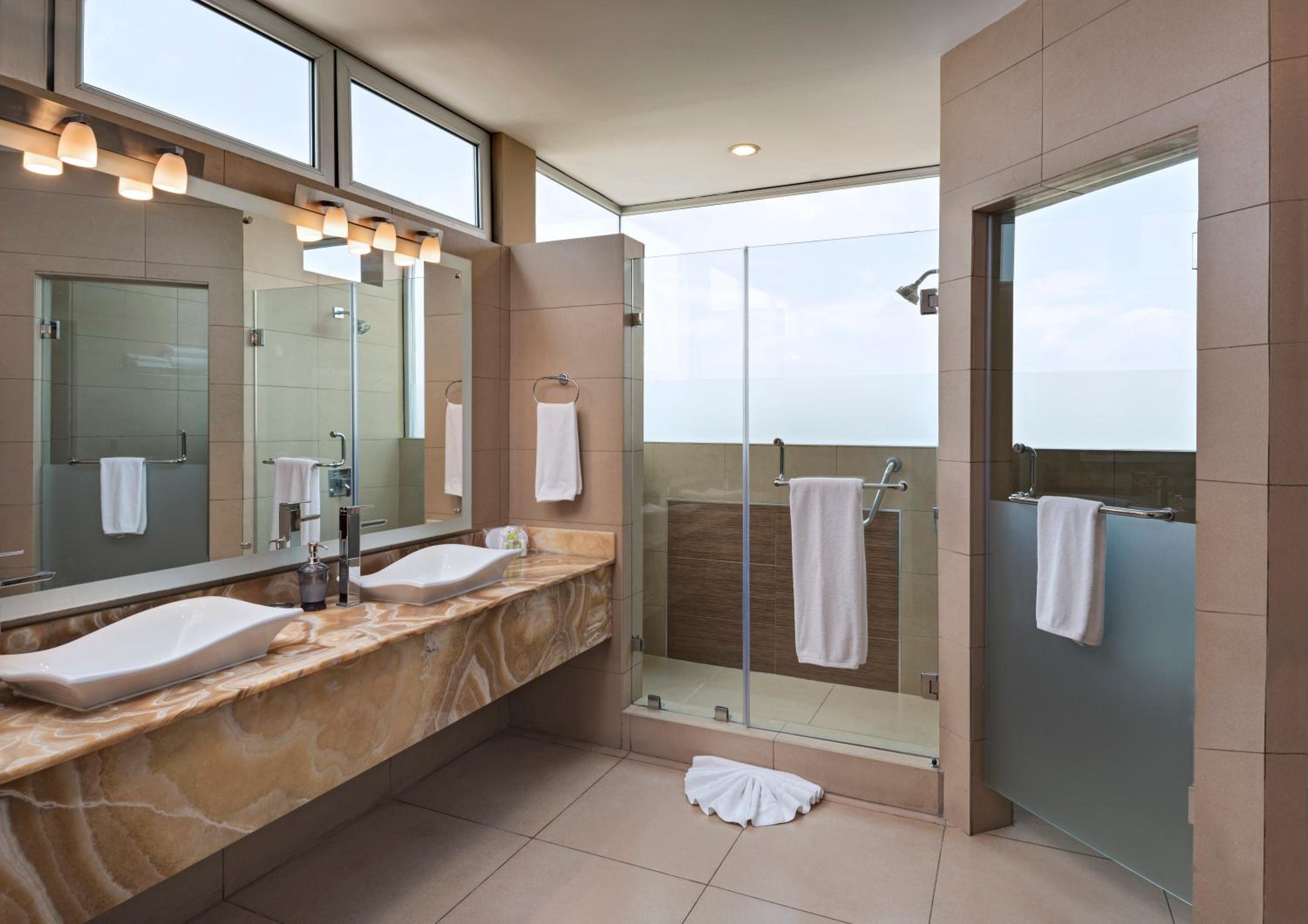 King Suite - Photo 3