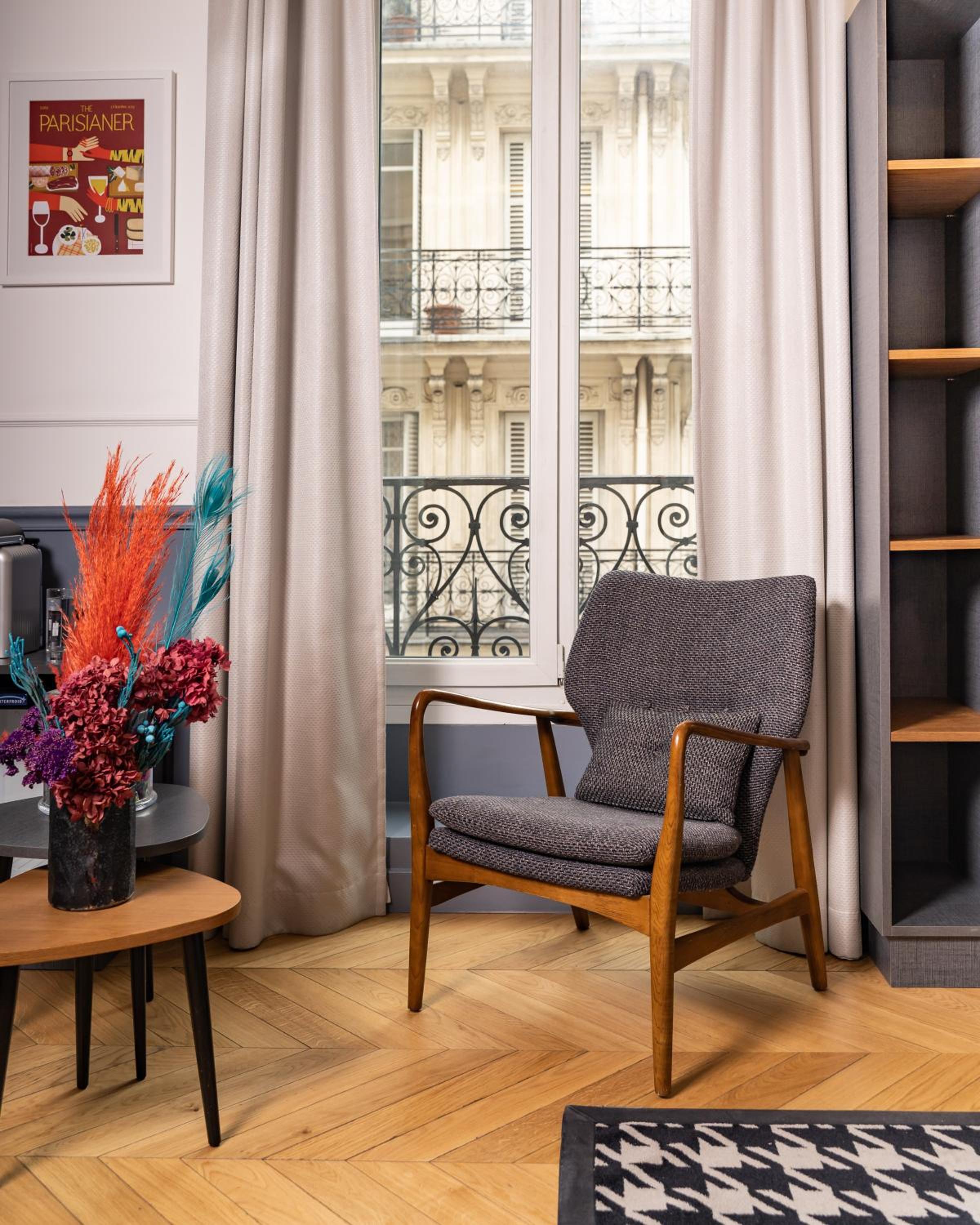 Junior Suite with Balcony thumbnail 5