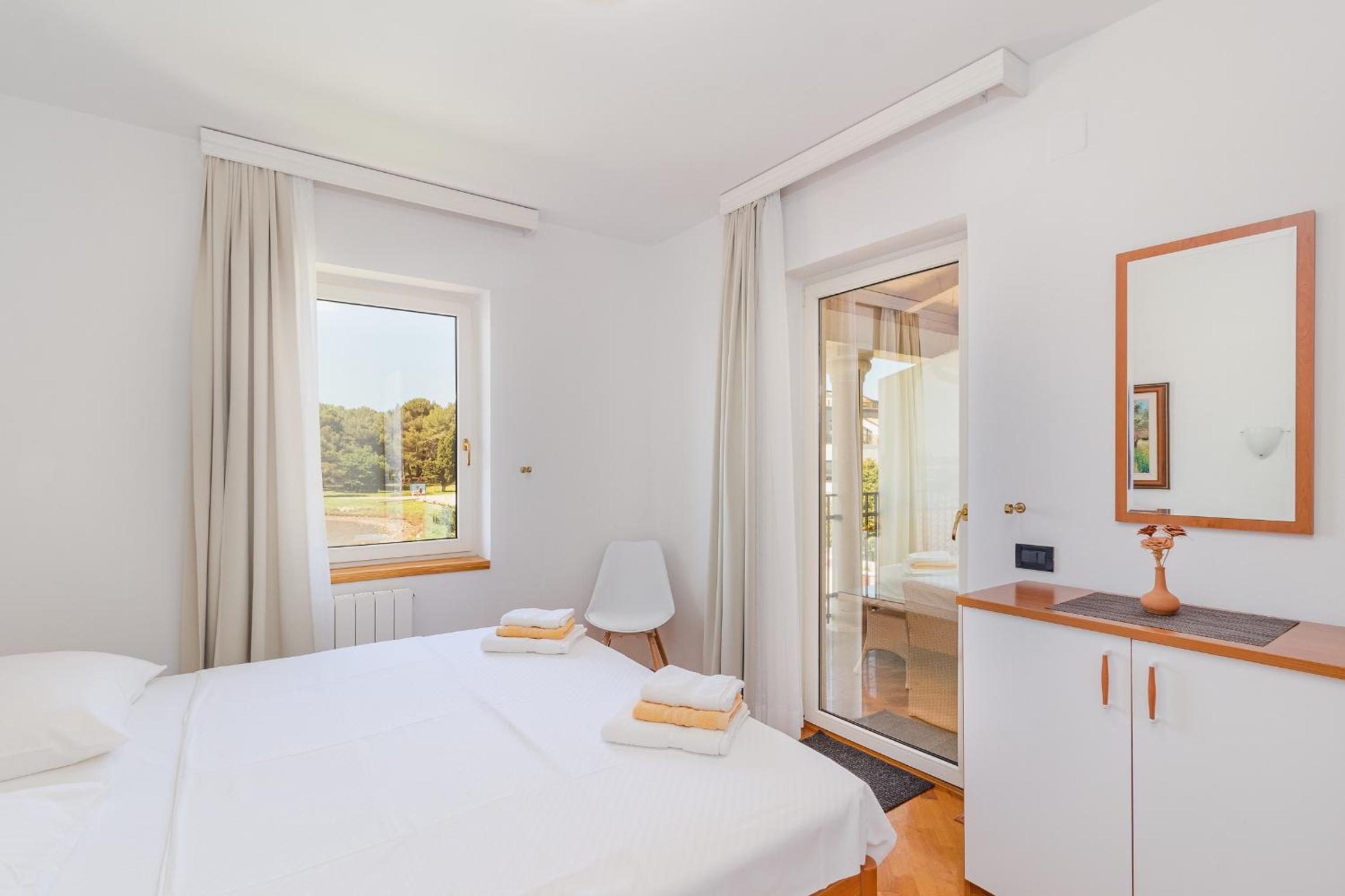 Standard One-Bedroom Apartment with Balcony and Sea View (2 Adults) photo 2