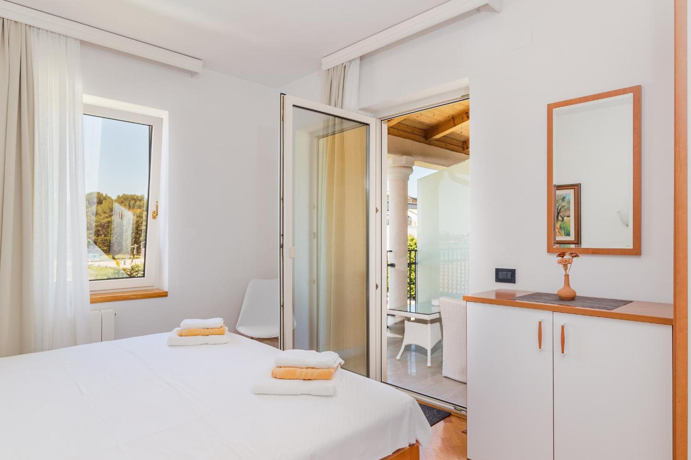 Standard One-Bedroom Apartment with Balcony and Sea View (2 Adults) photo 1