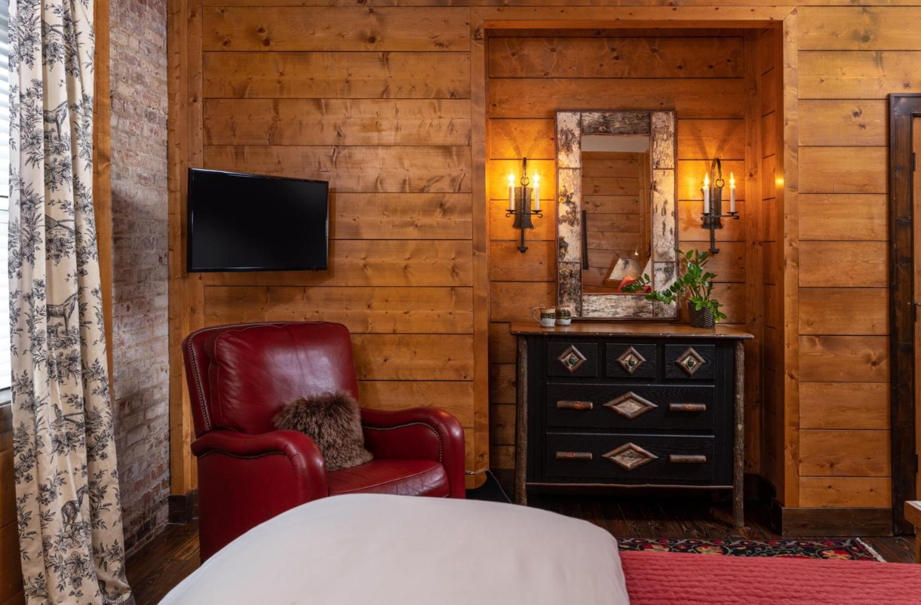 Deluxe Queen Room