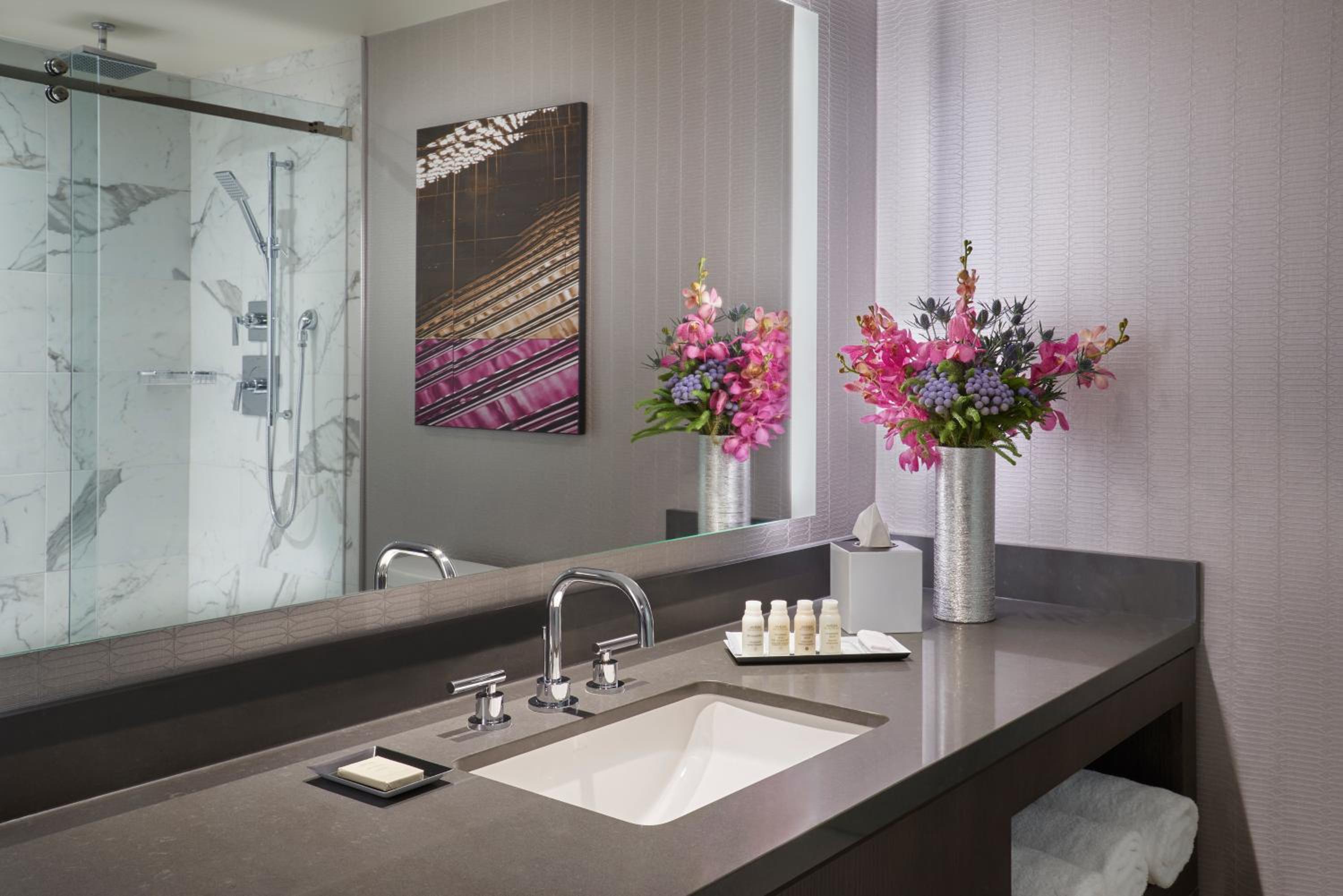 Premium King Room - Club Lounge Access - Photo 4