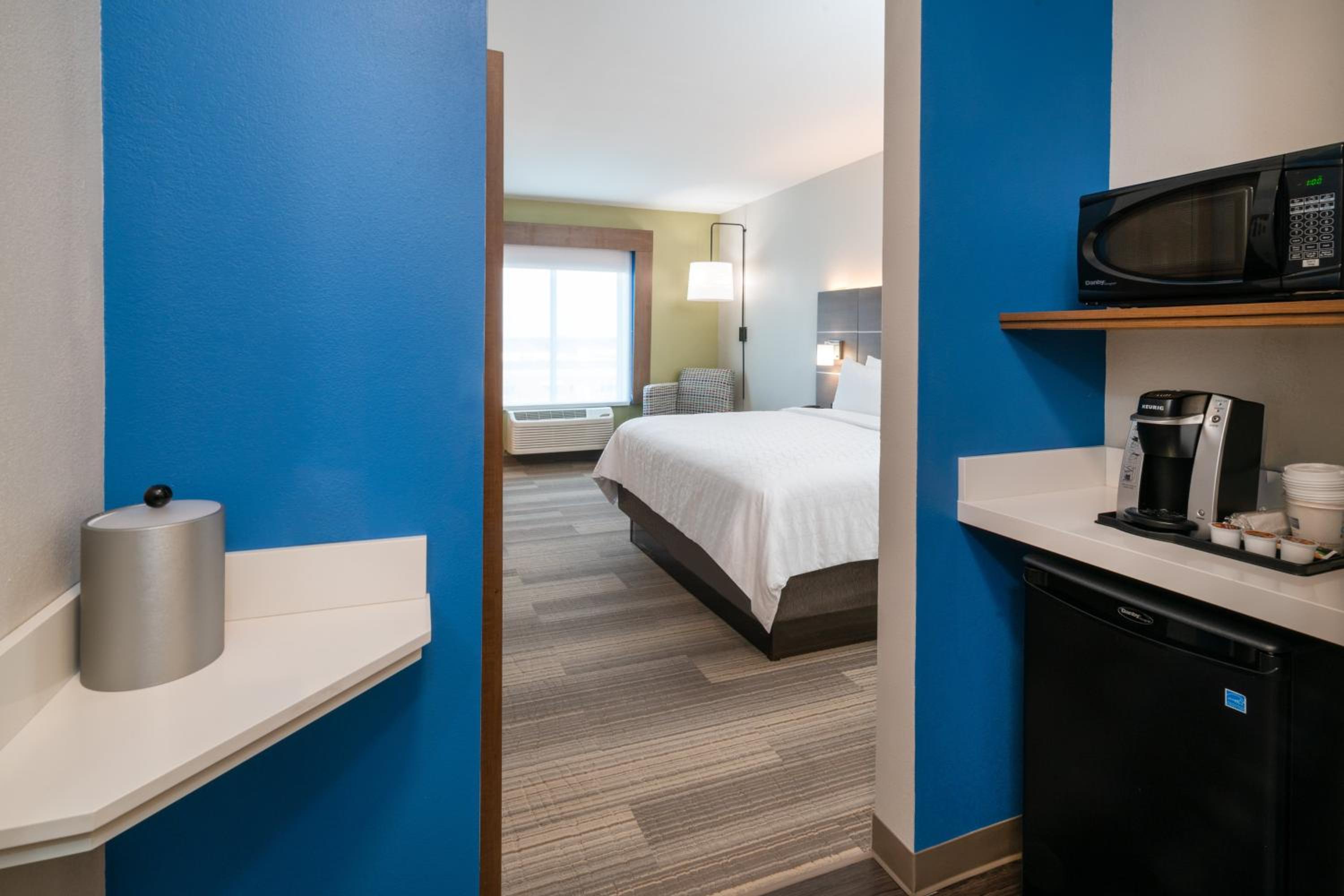 Standard King Room - Photo 3