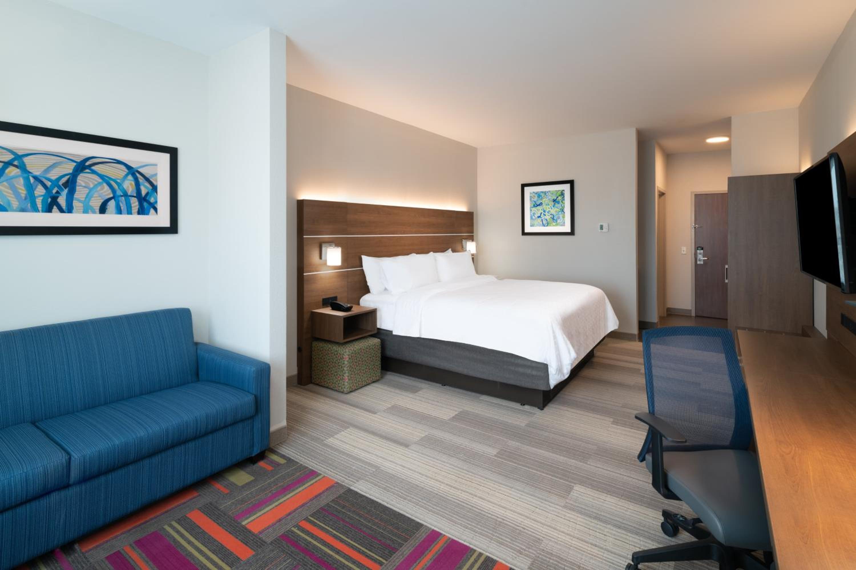 King Suite with Sofa Bed - Photo 2