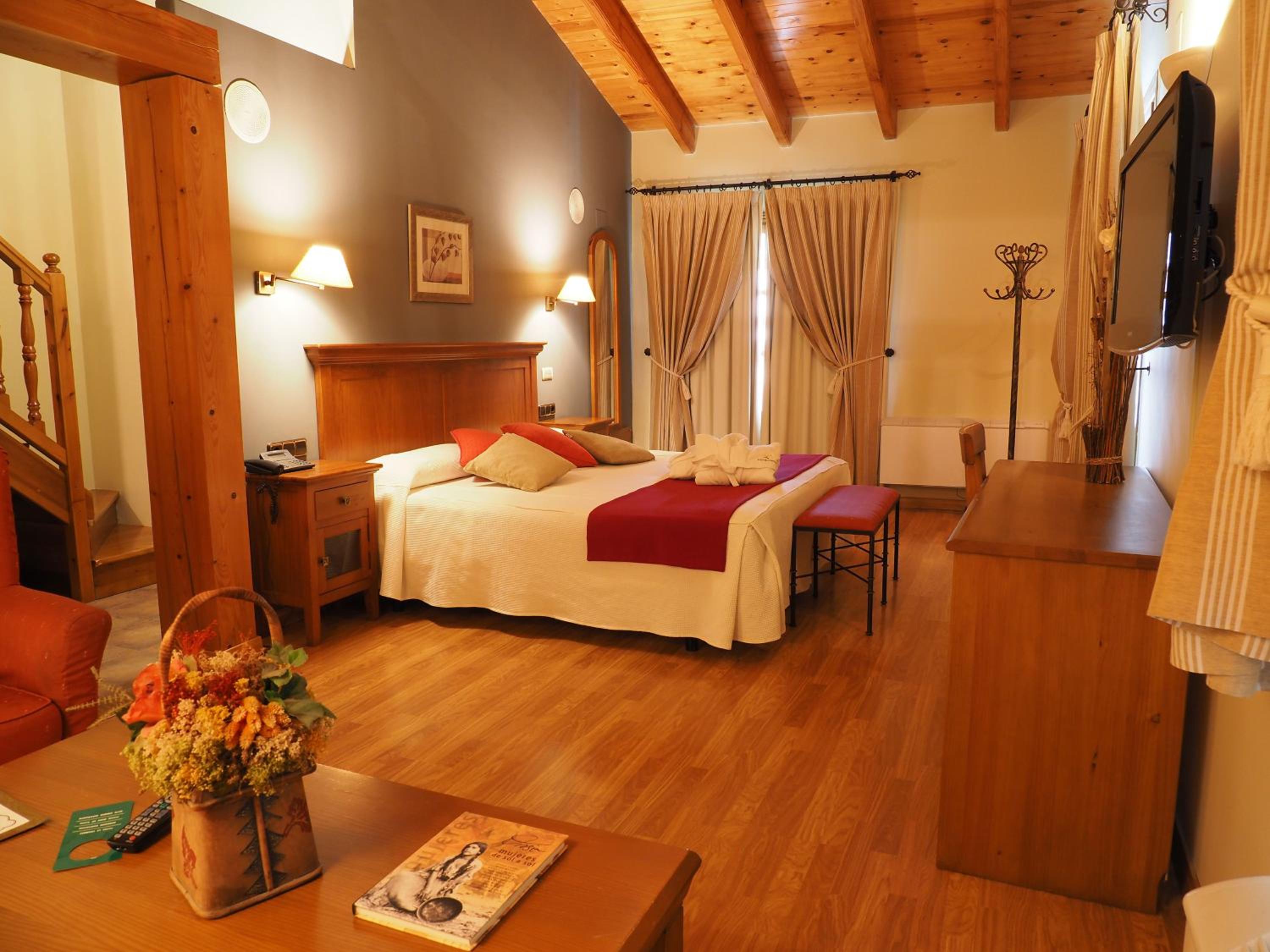 Suite - Photo 1