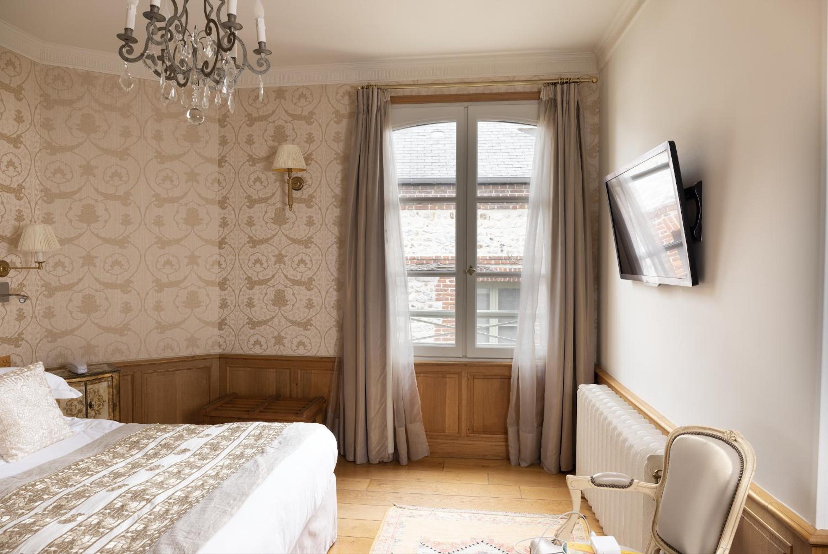 Suite - Photo 9