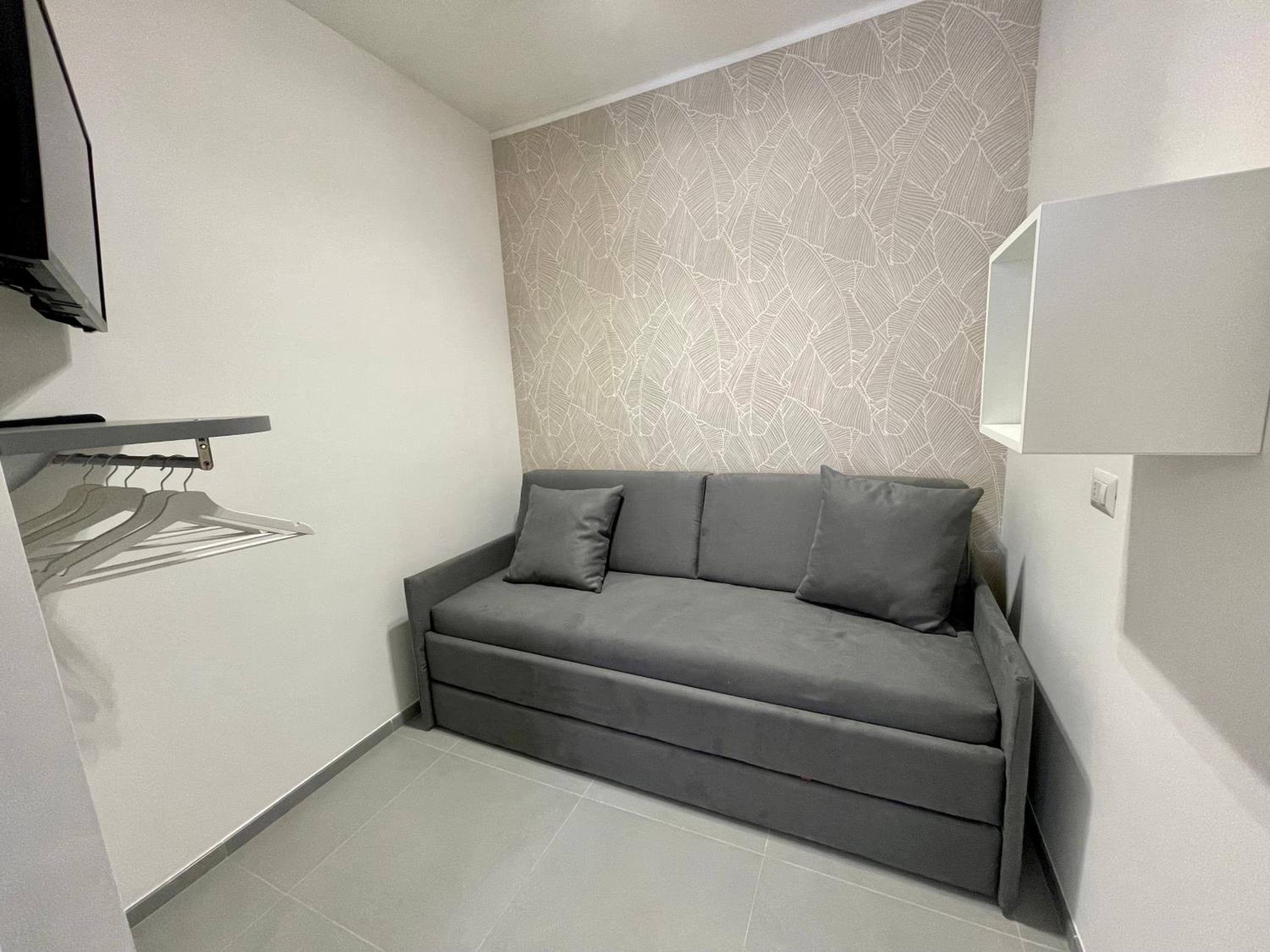 Large Double Room - Photo 2