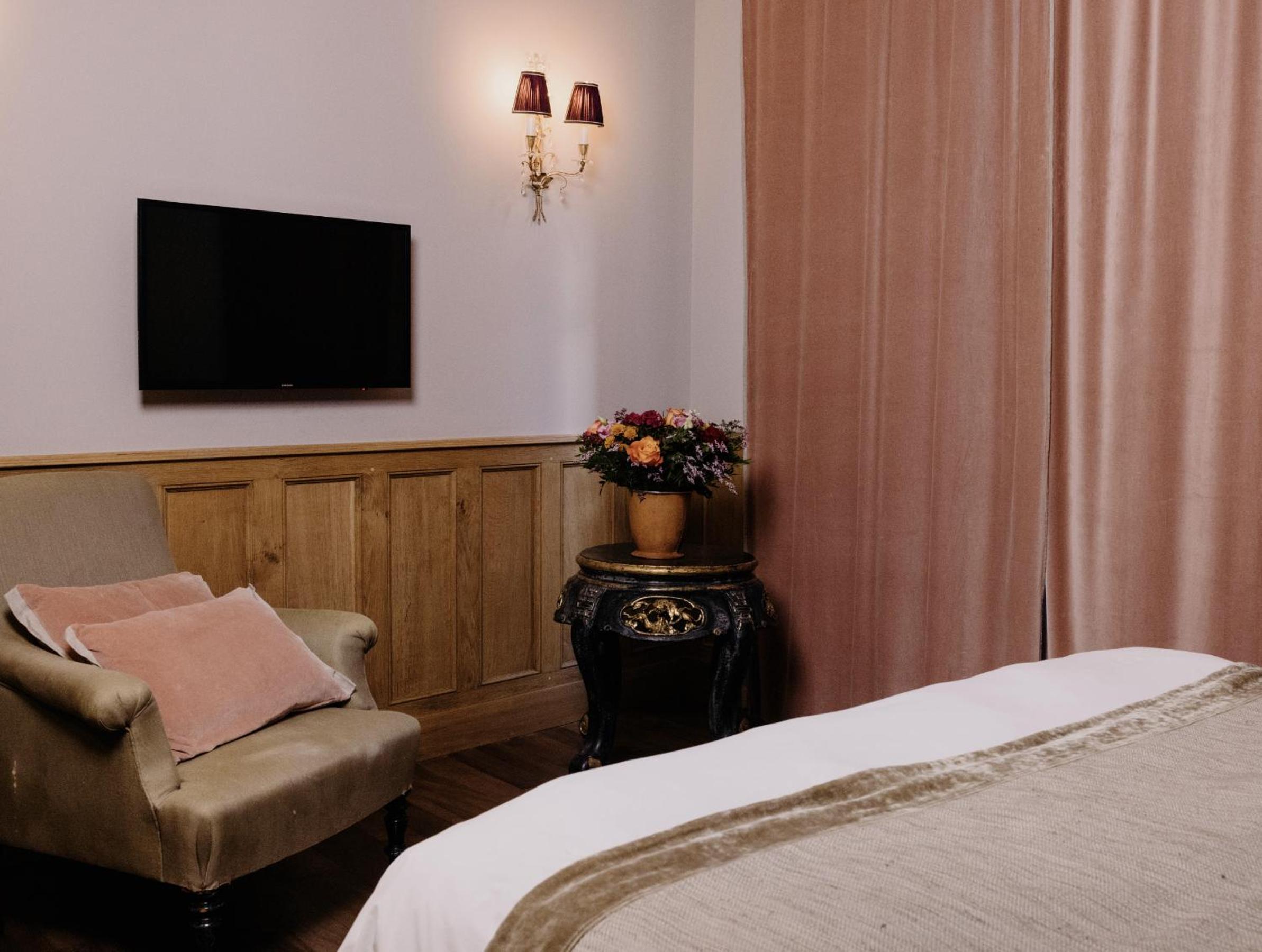 Comfort Room with Terrace - Photo 4