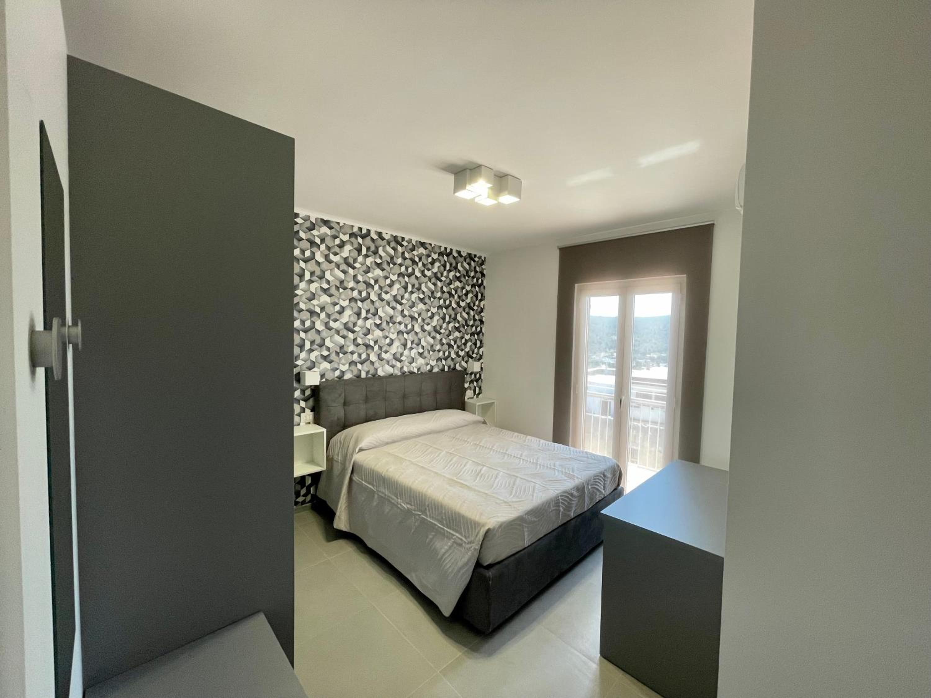 Double Room with Balcony - Photo 7