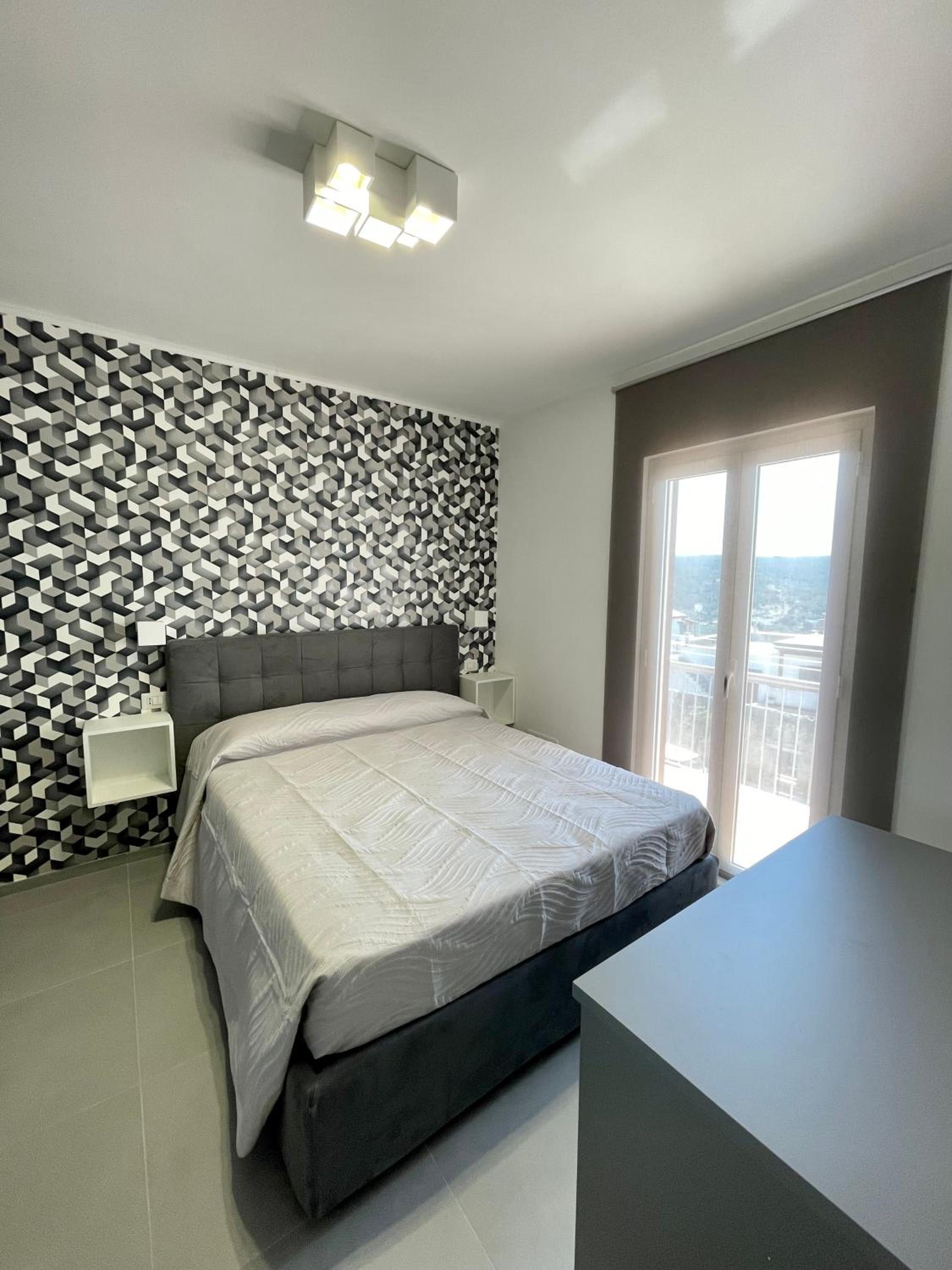 Double Room with Balcony - Photo 4