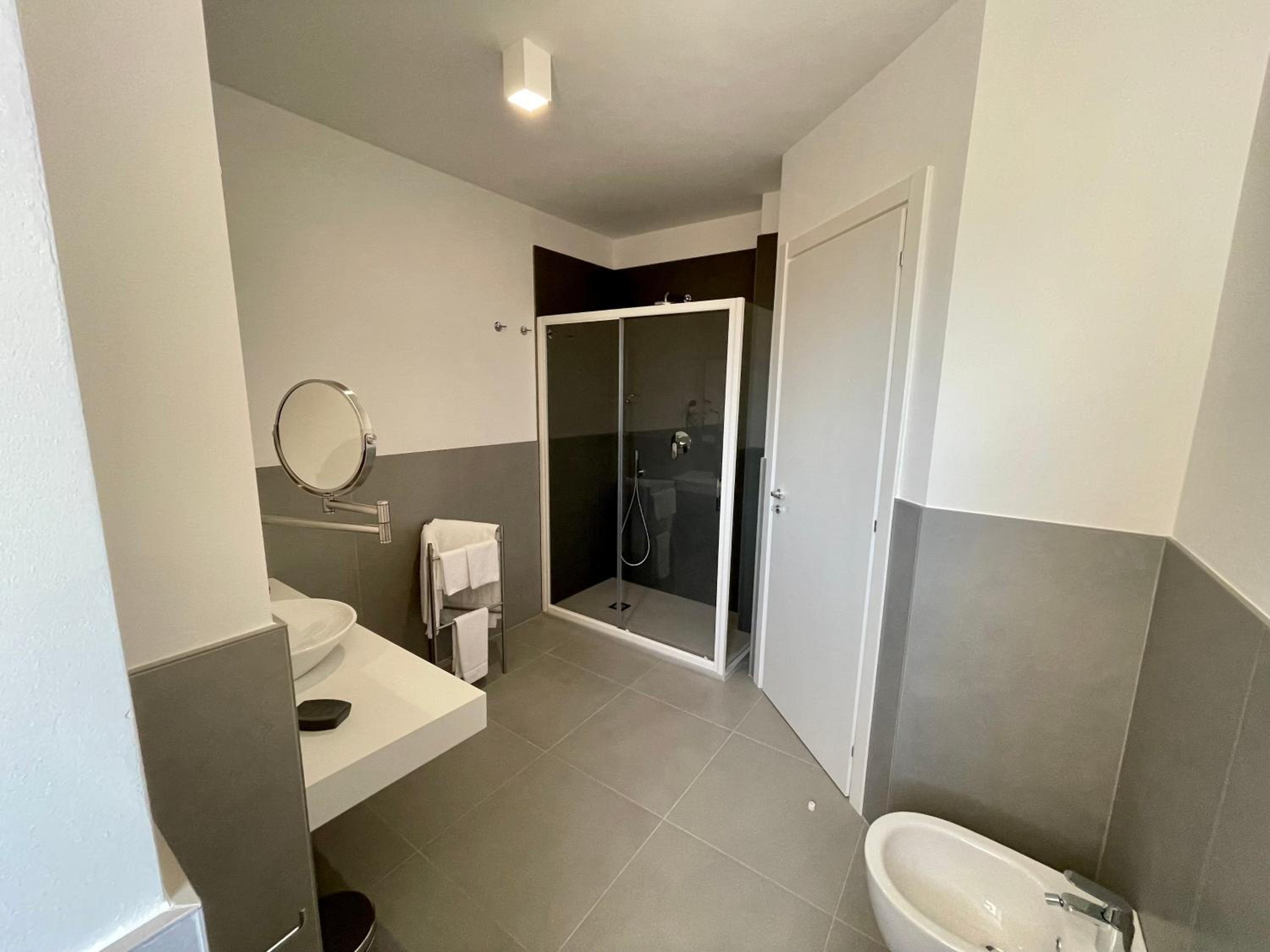 Double Room with Balcony - Photo 3