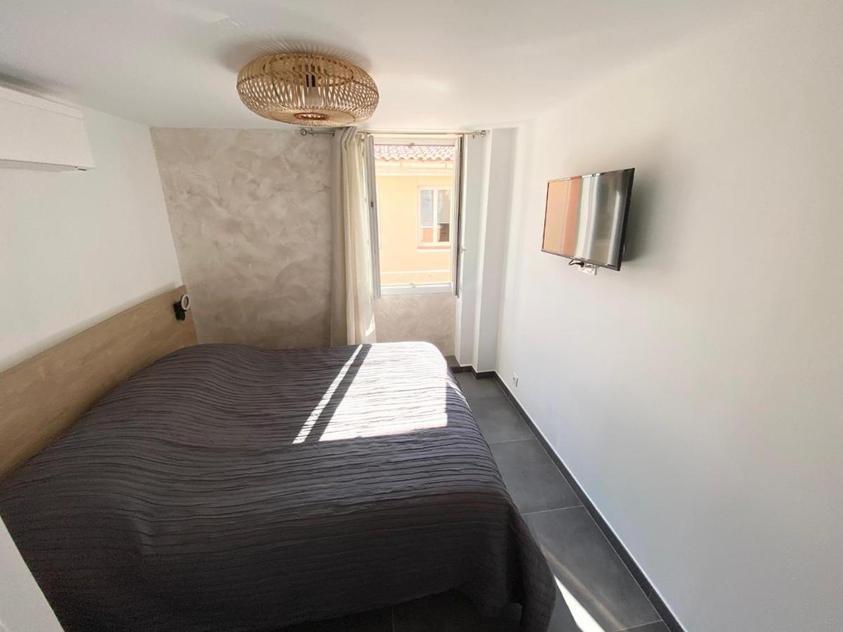 Apartment with Terrace photo 2
