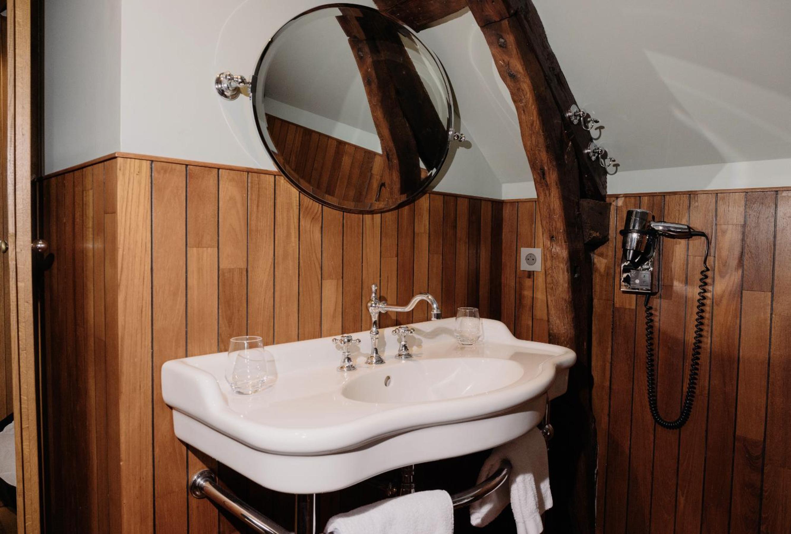 Duplex Suite - Photo 8
