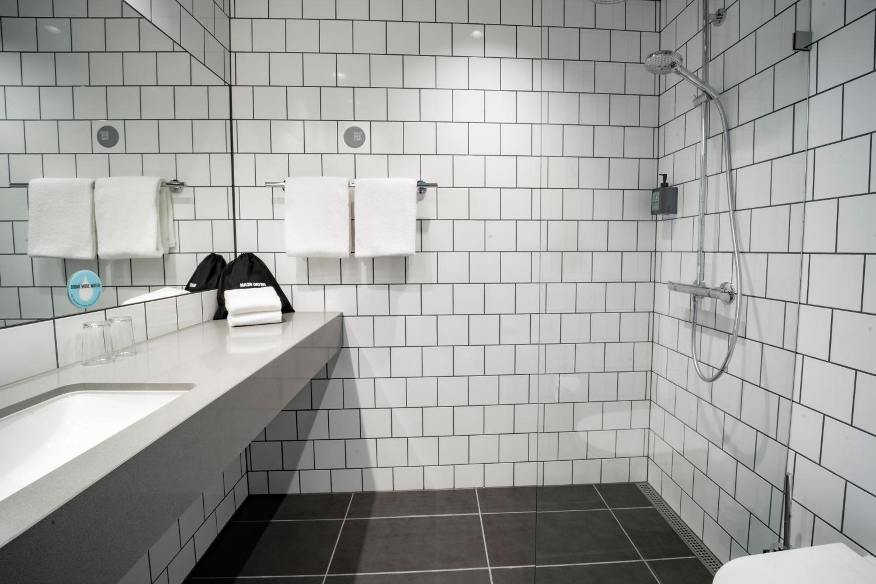 Standard Twin Room - Photo 5