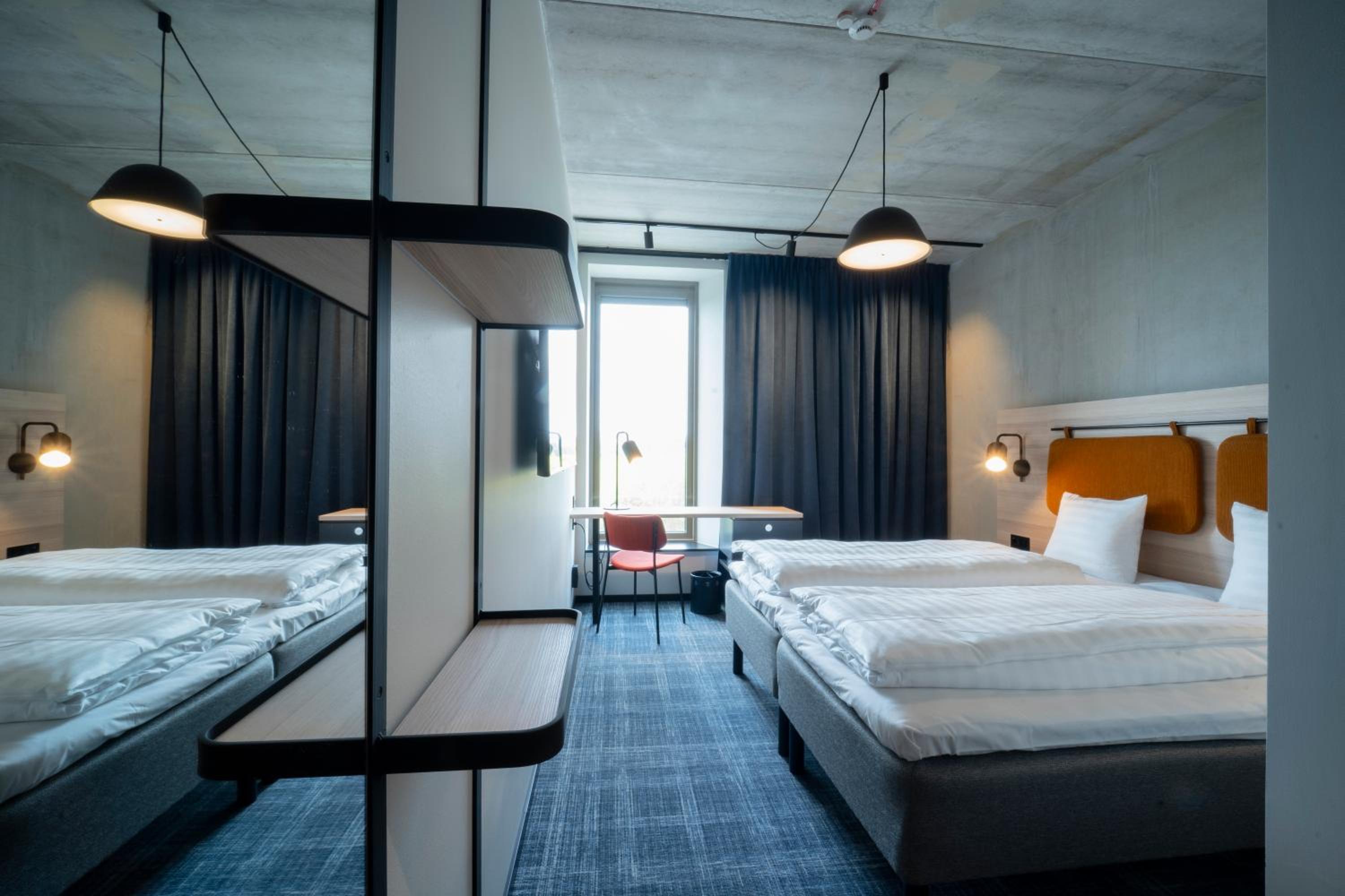 Standard Twin Room - Photo 4