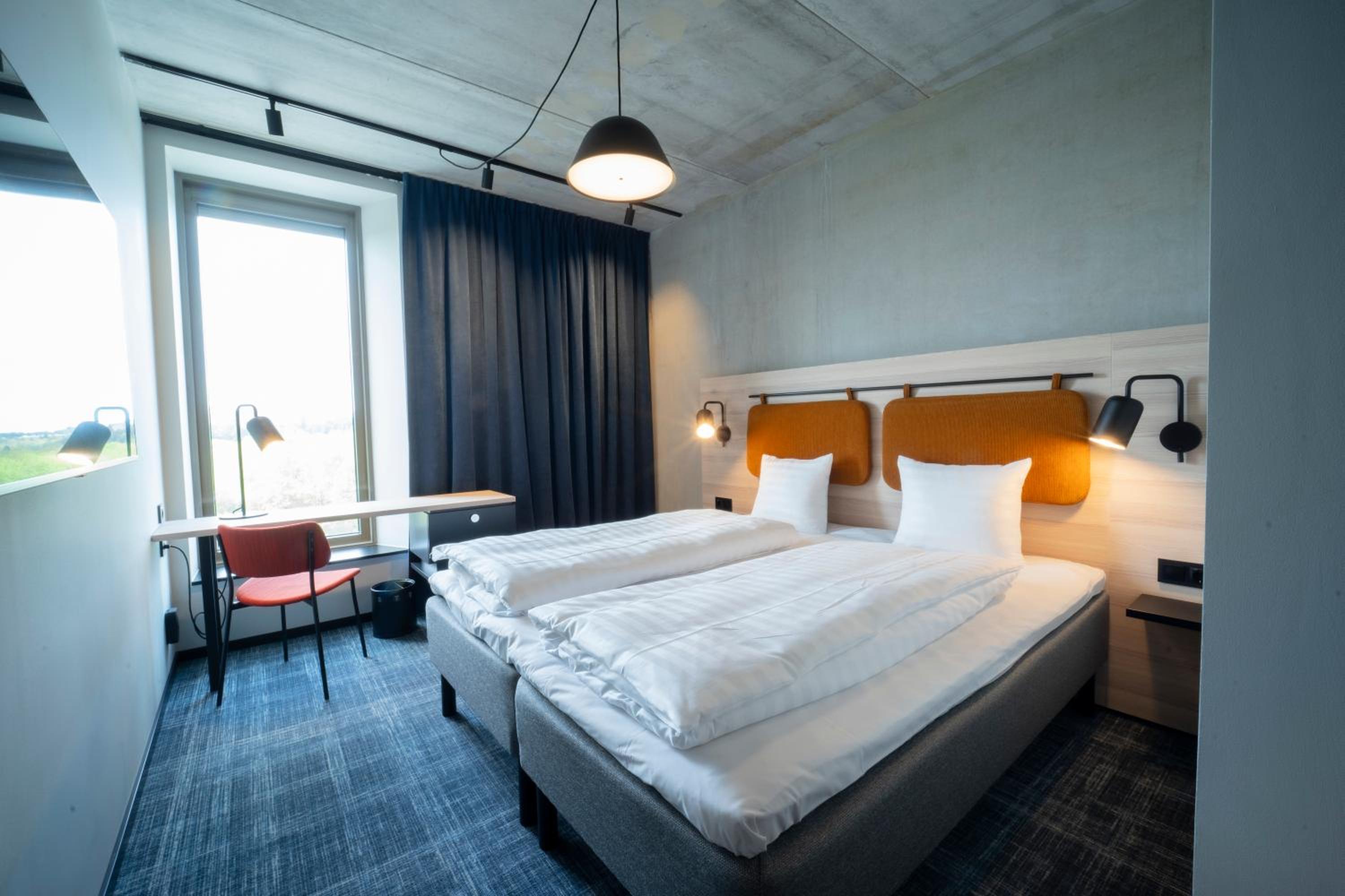 Standard Twin Room - Photo 3