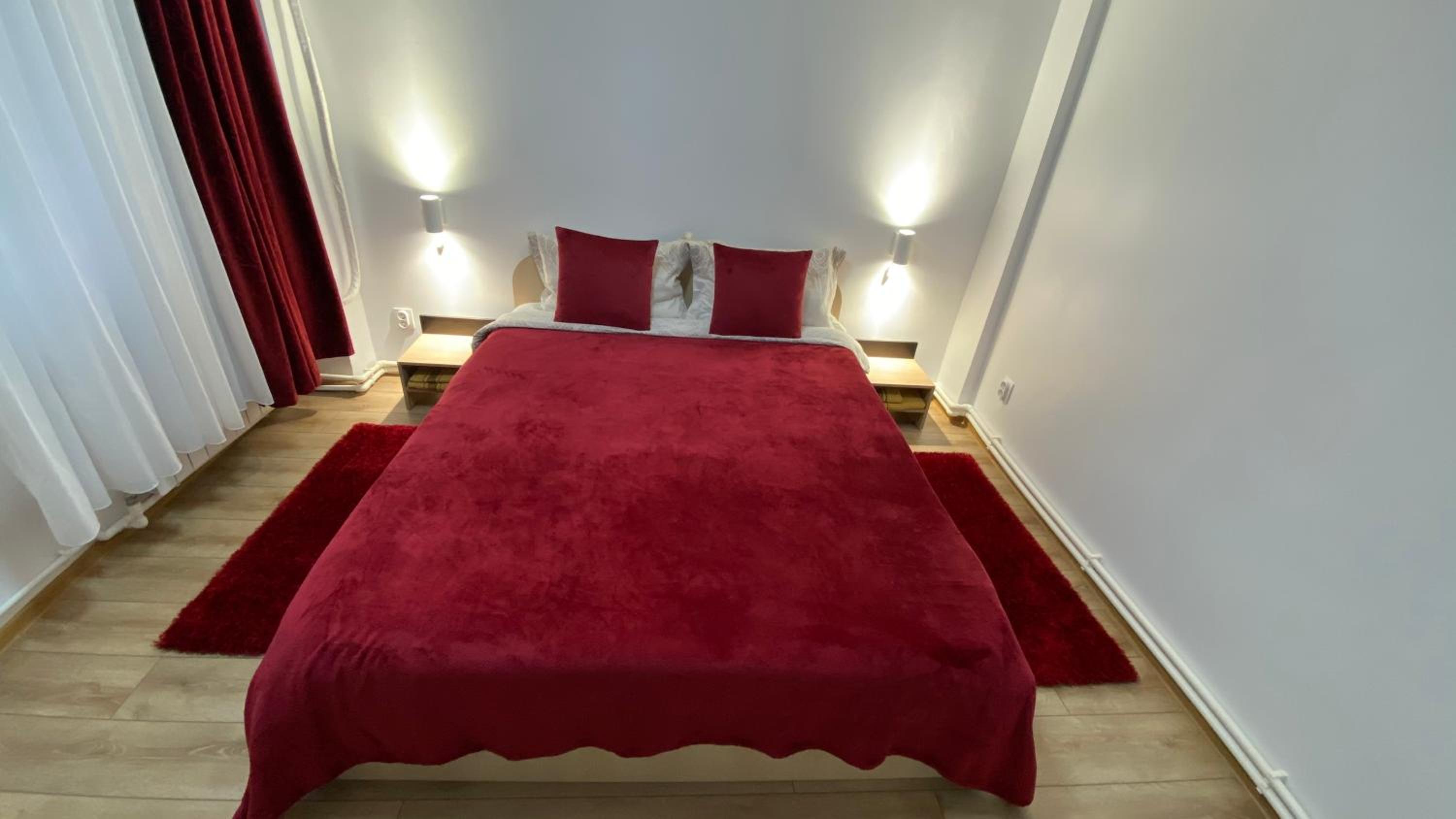 King Room with Balcony - Photo 2