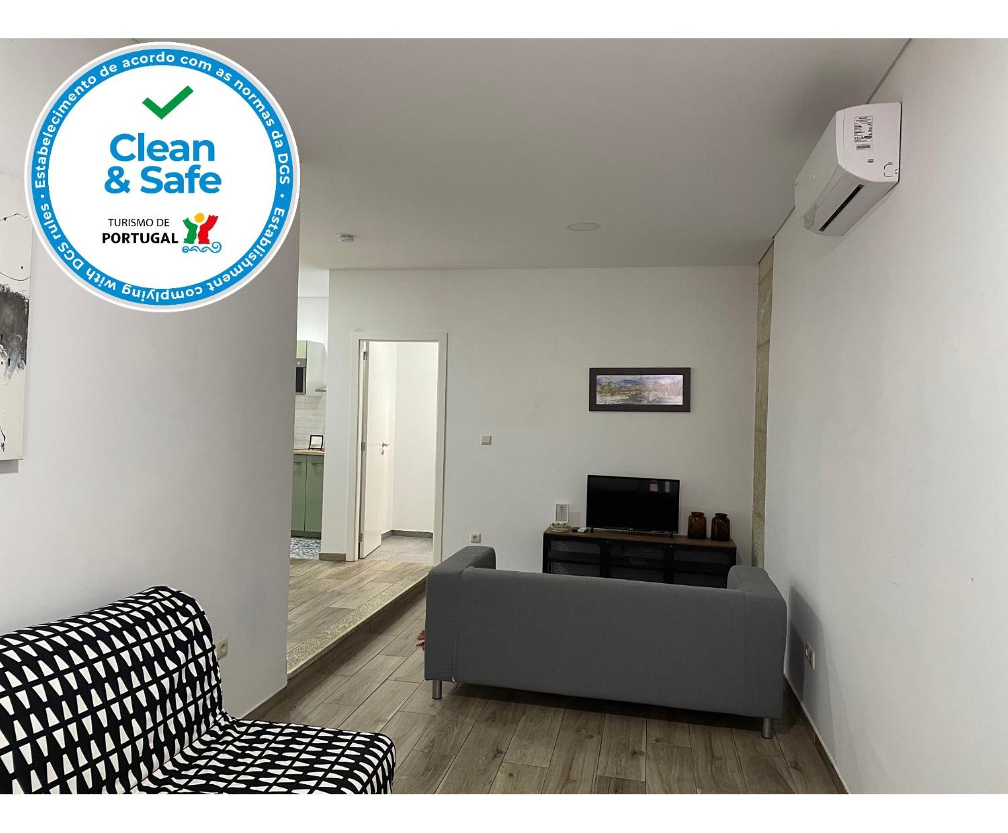 One-Bedroom Apartment - Photo 12