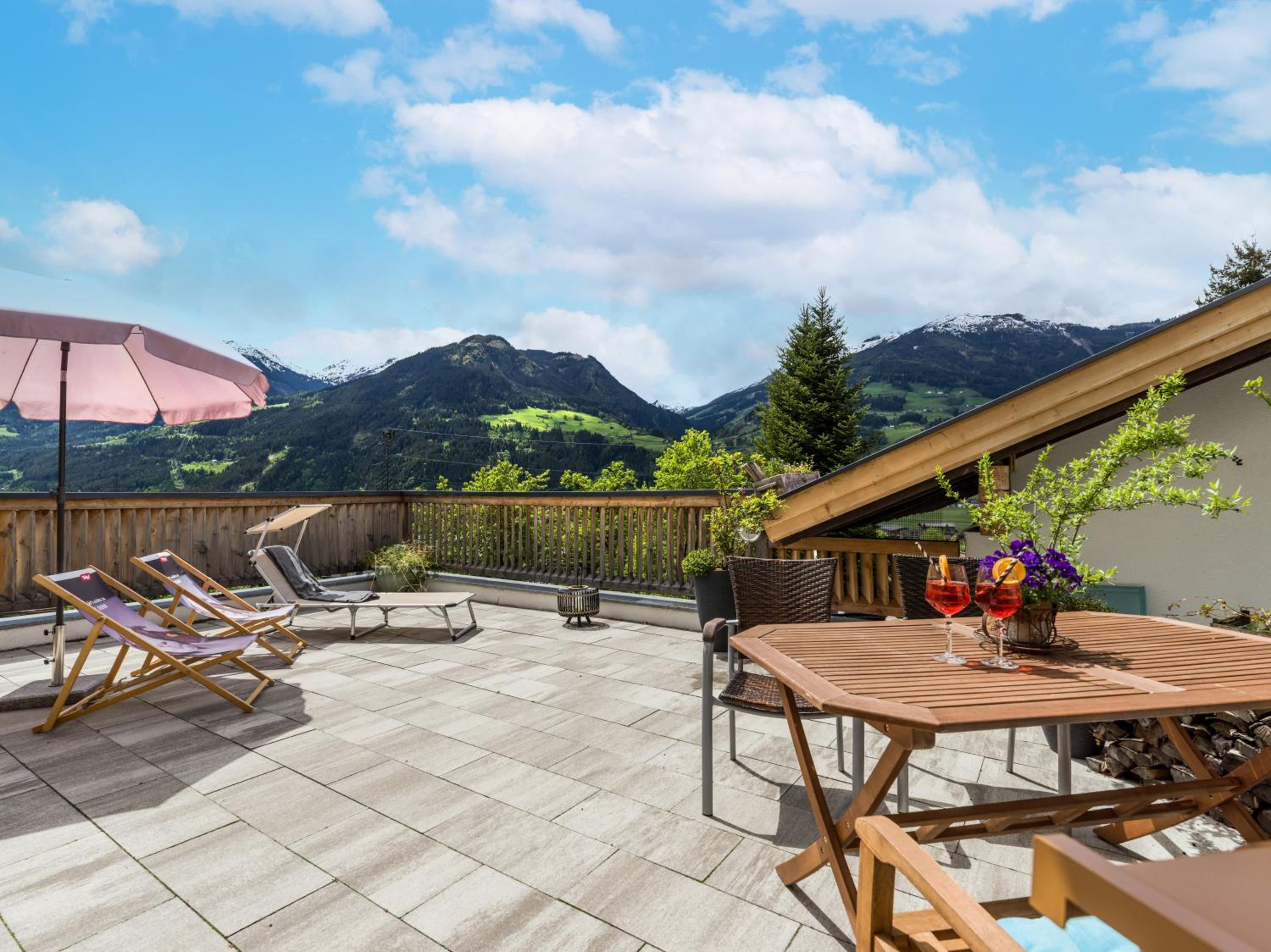Apartment with Mountain View photo 3