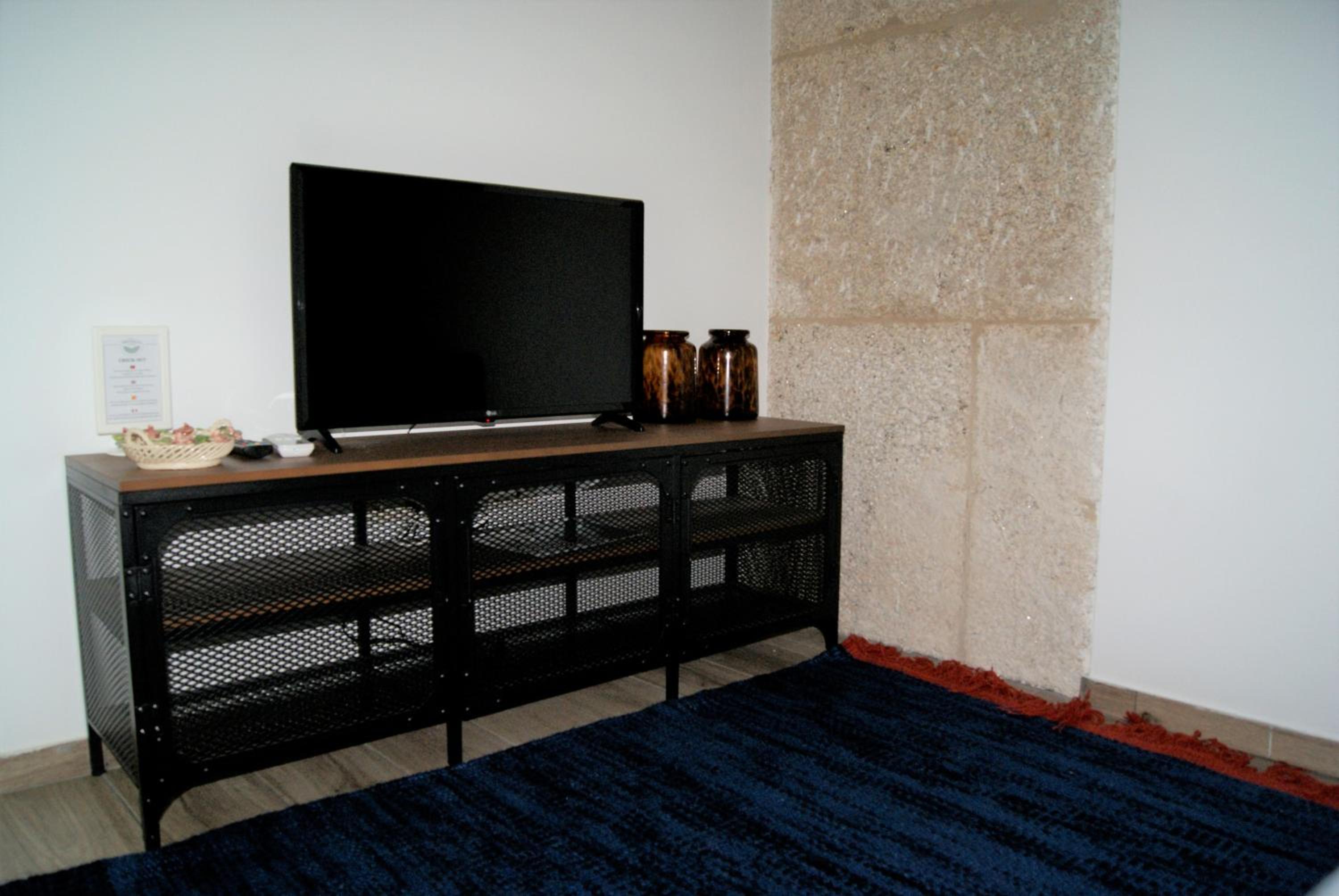 One-Bedroom Apartment - Photo 11