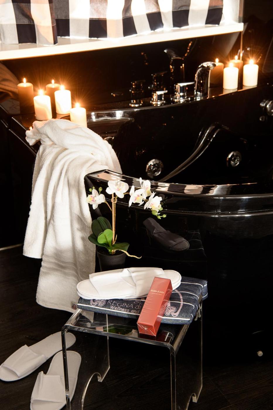 Junior Suite with Spa Bath photo 2