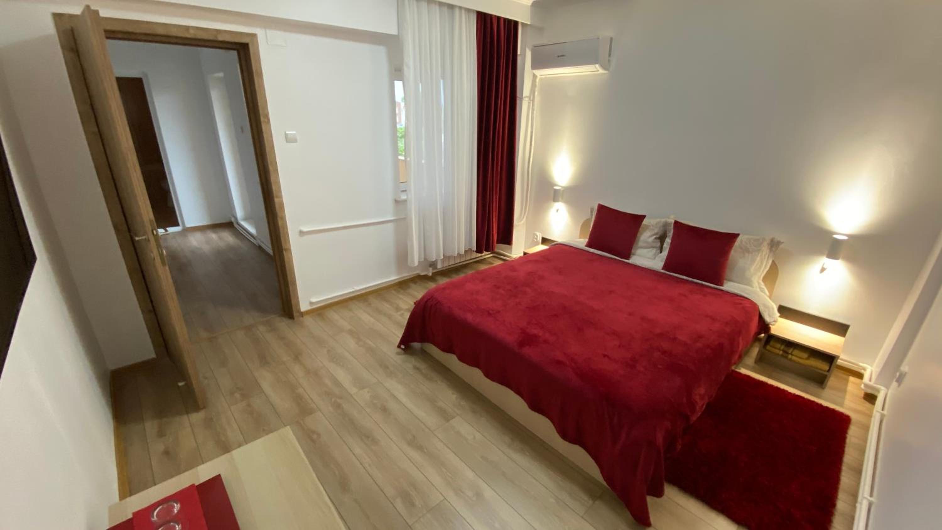 King Room with Balcony - Photo 1