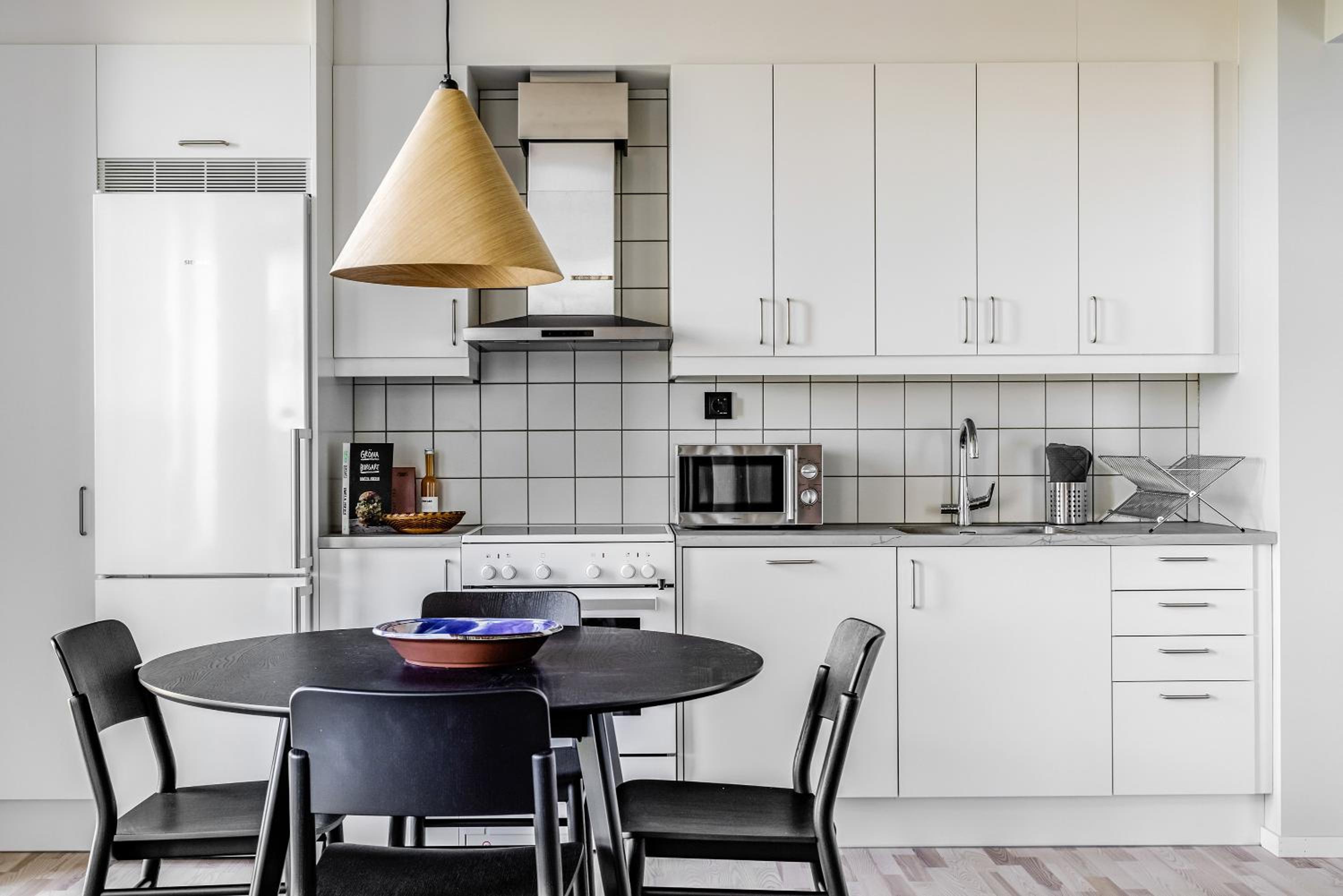 Two-Bedroom Apartment - Photo 3