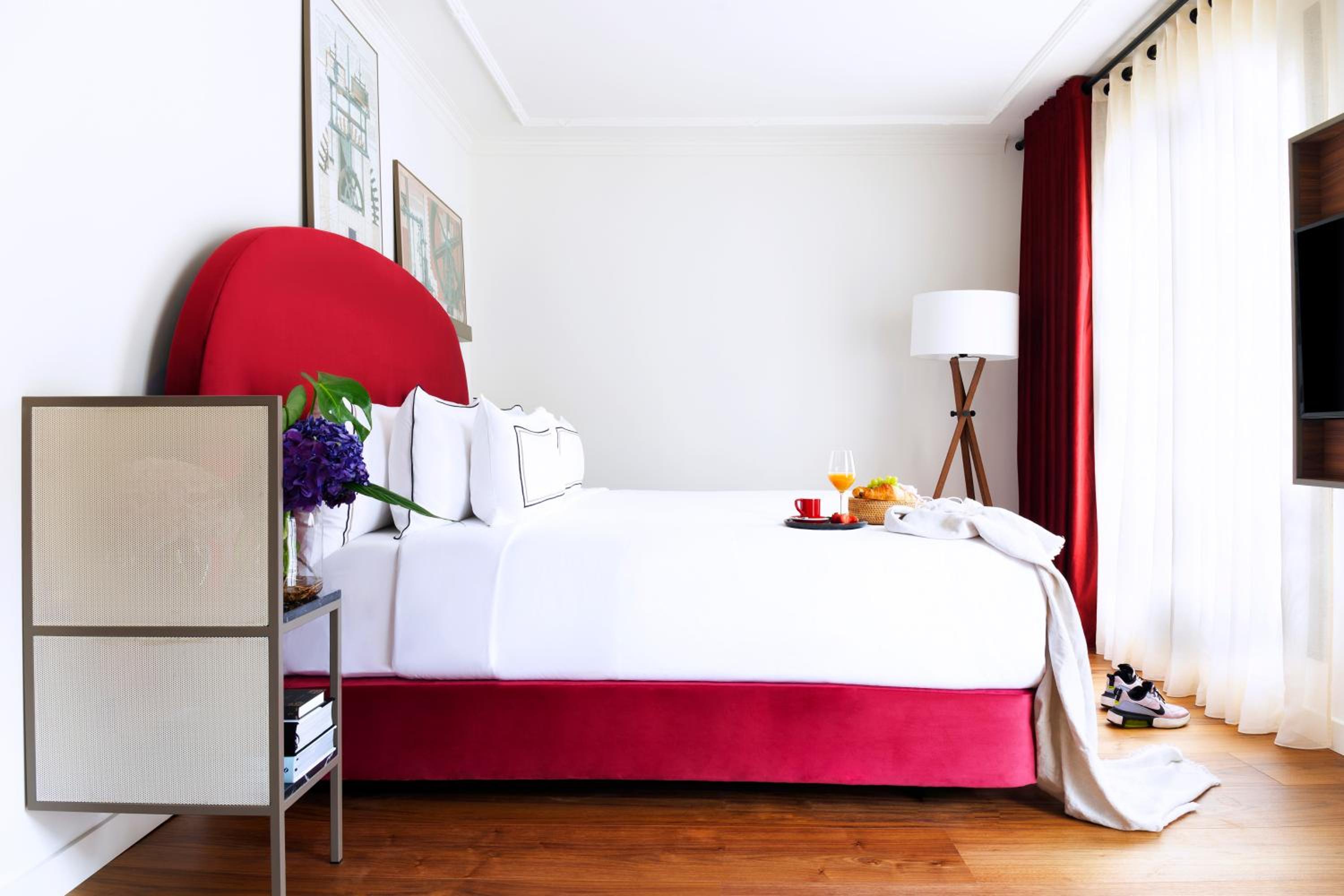 Deluxe Extra Room thumbnail 5
