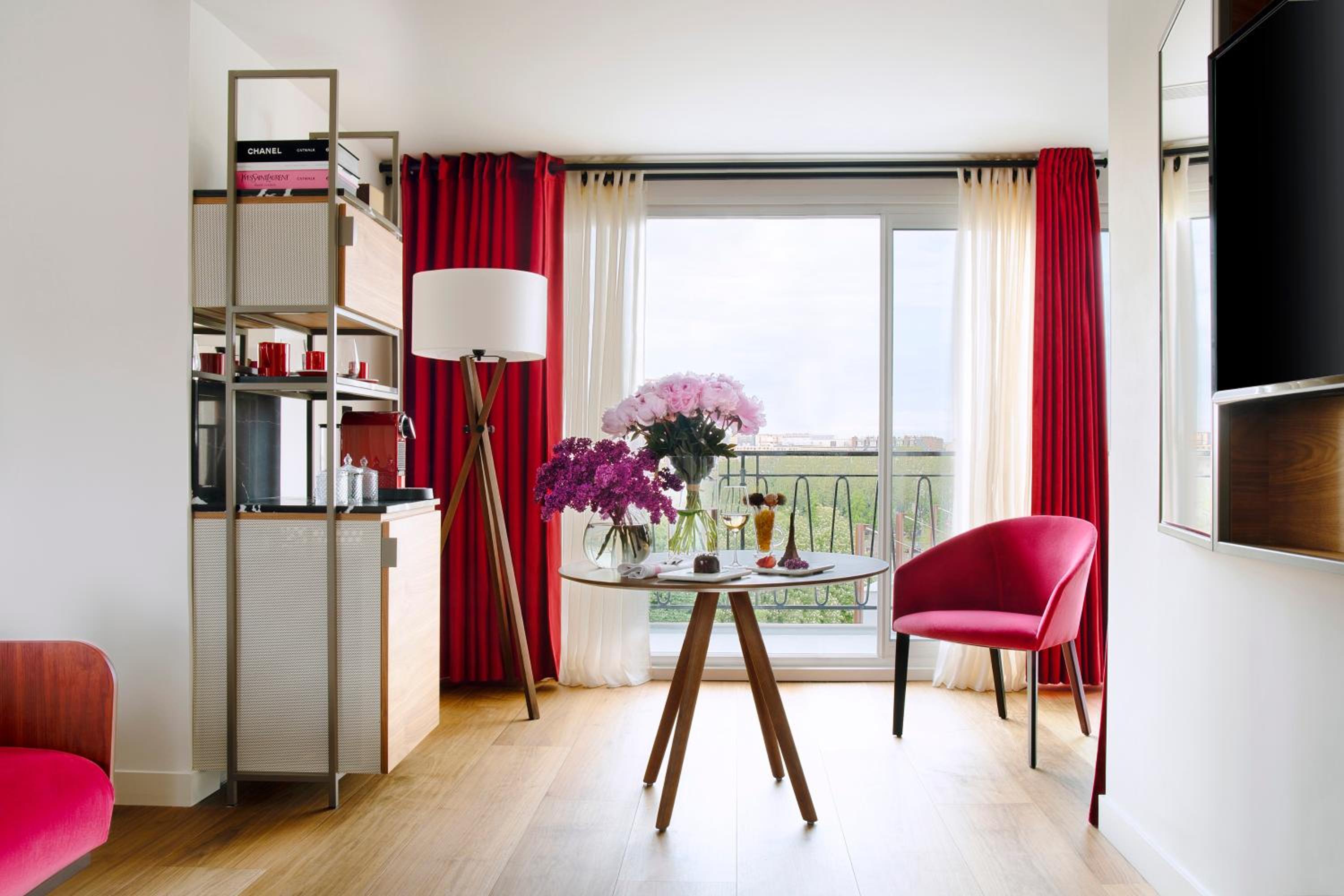 Grand Suite Eiffel with Balcony