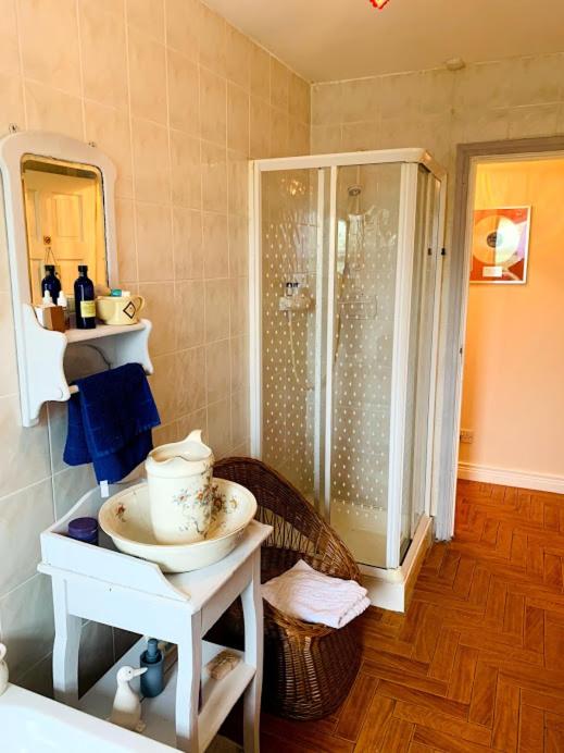 Twin Room with Shared Bathroom photo 3