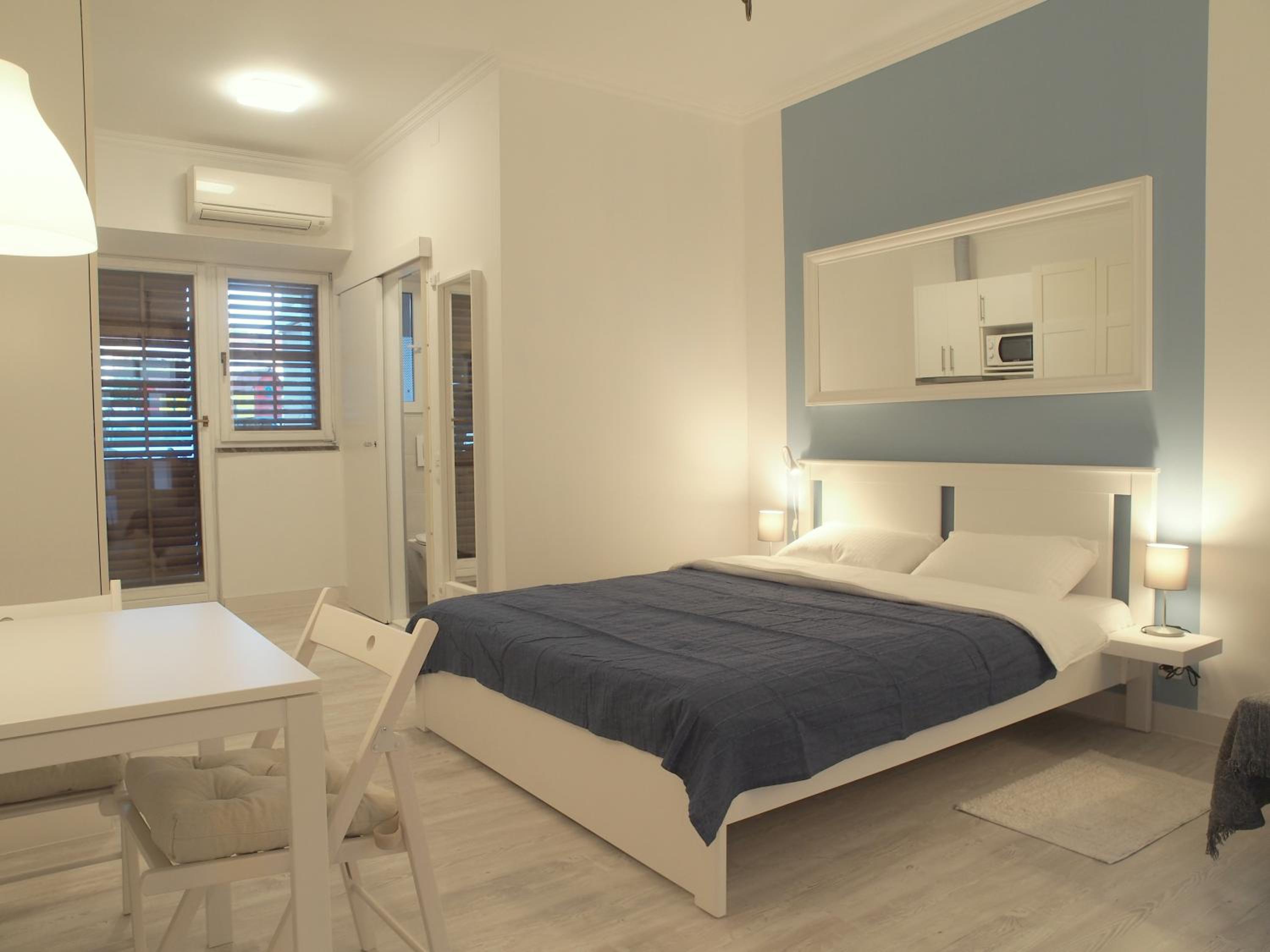 Studio Apartment - Photo 1