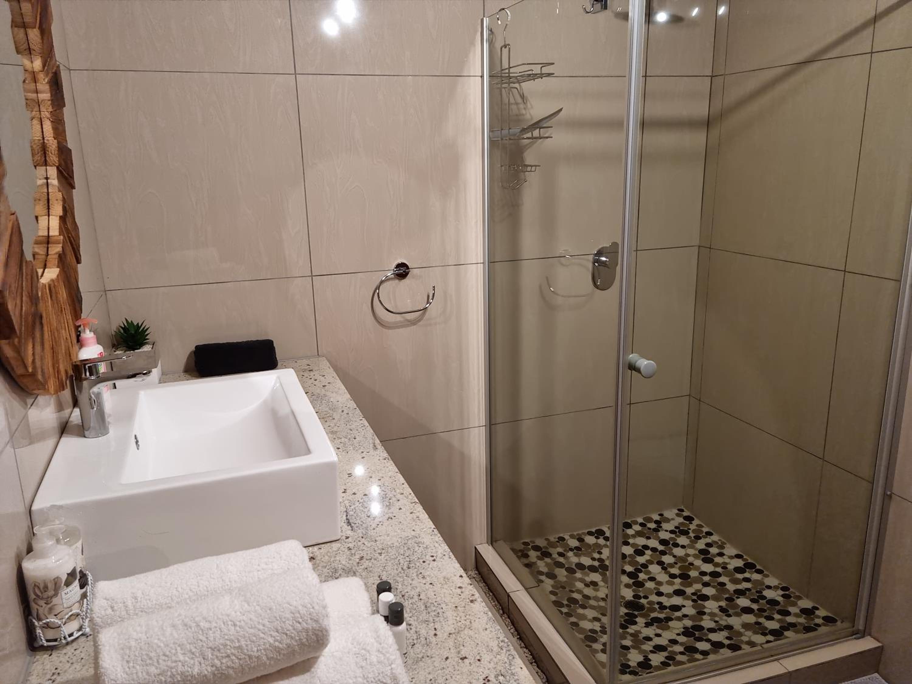 Standard Suite - Photo 31