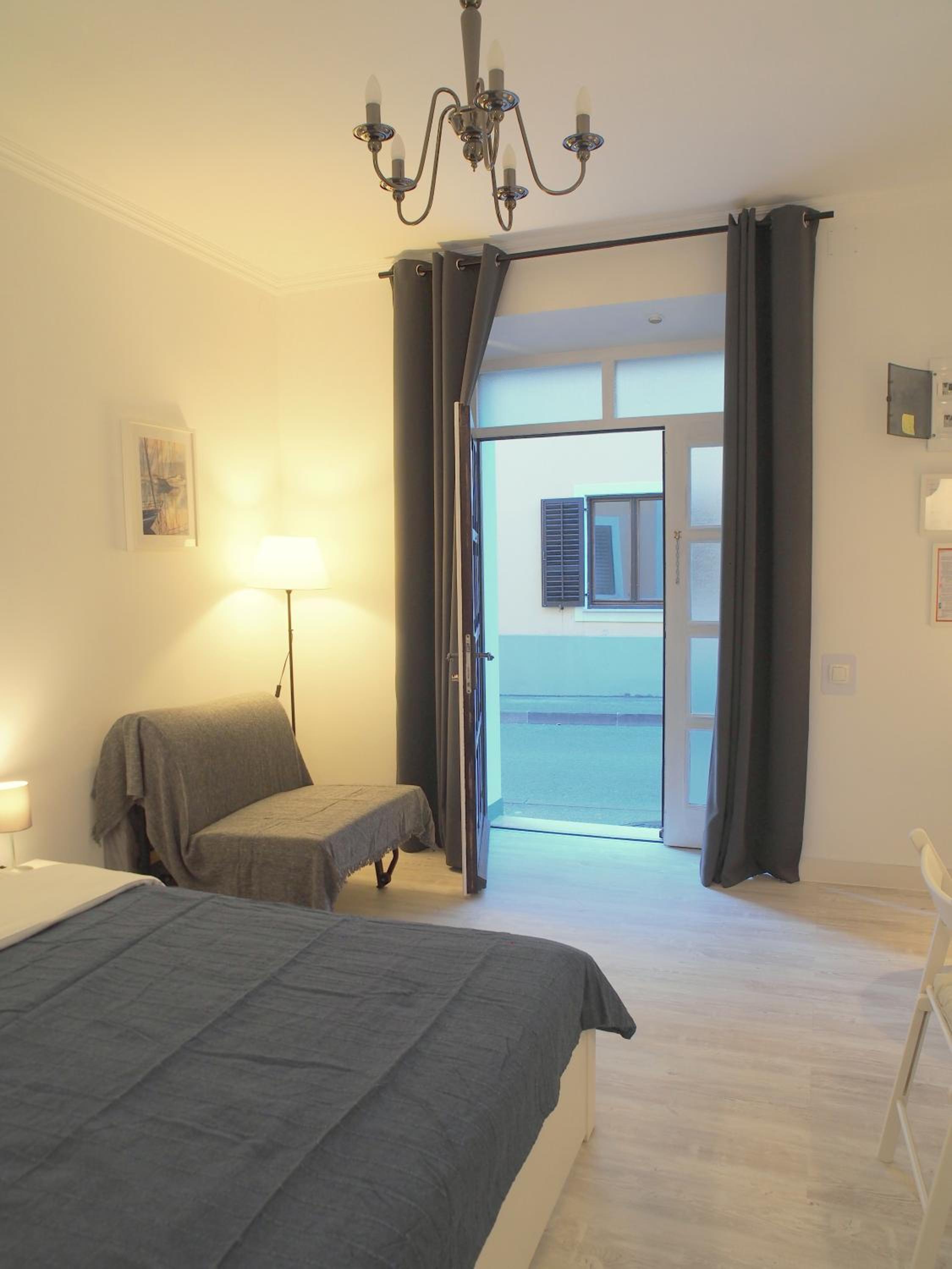 Studio Apartment - Photo 17
