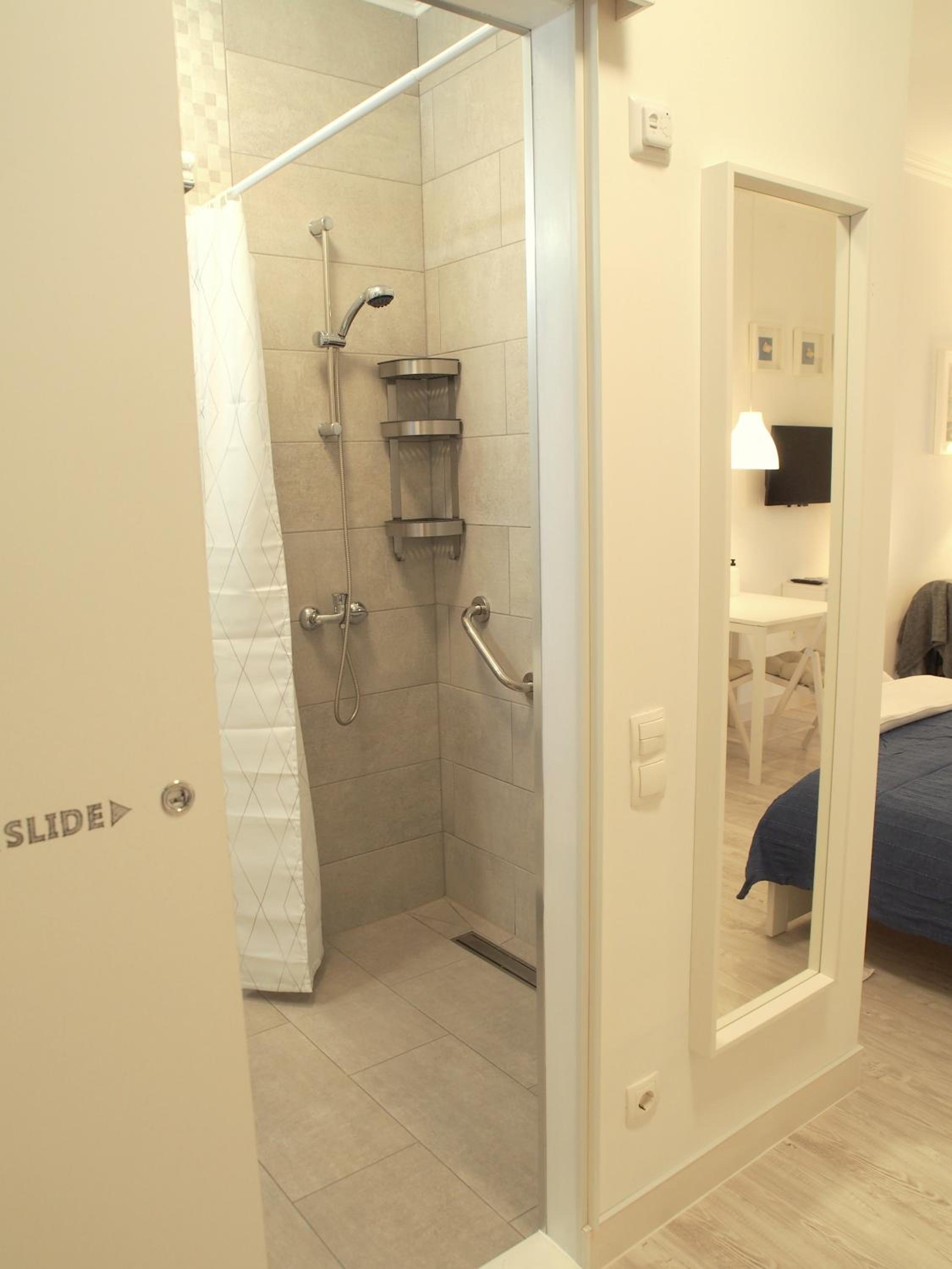 Studio Apartment - Photo 13