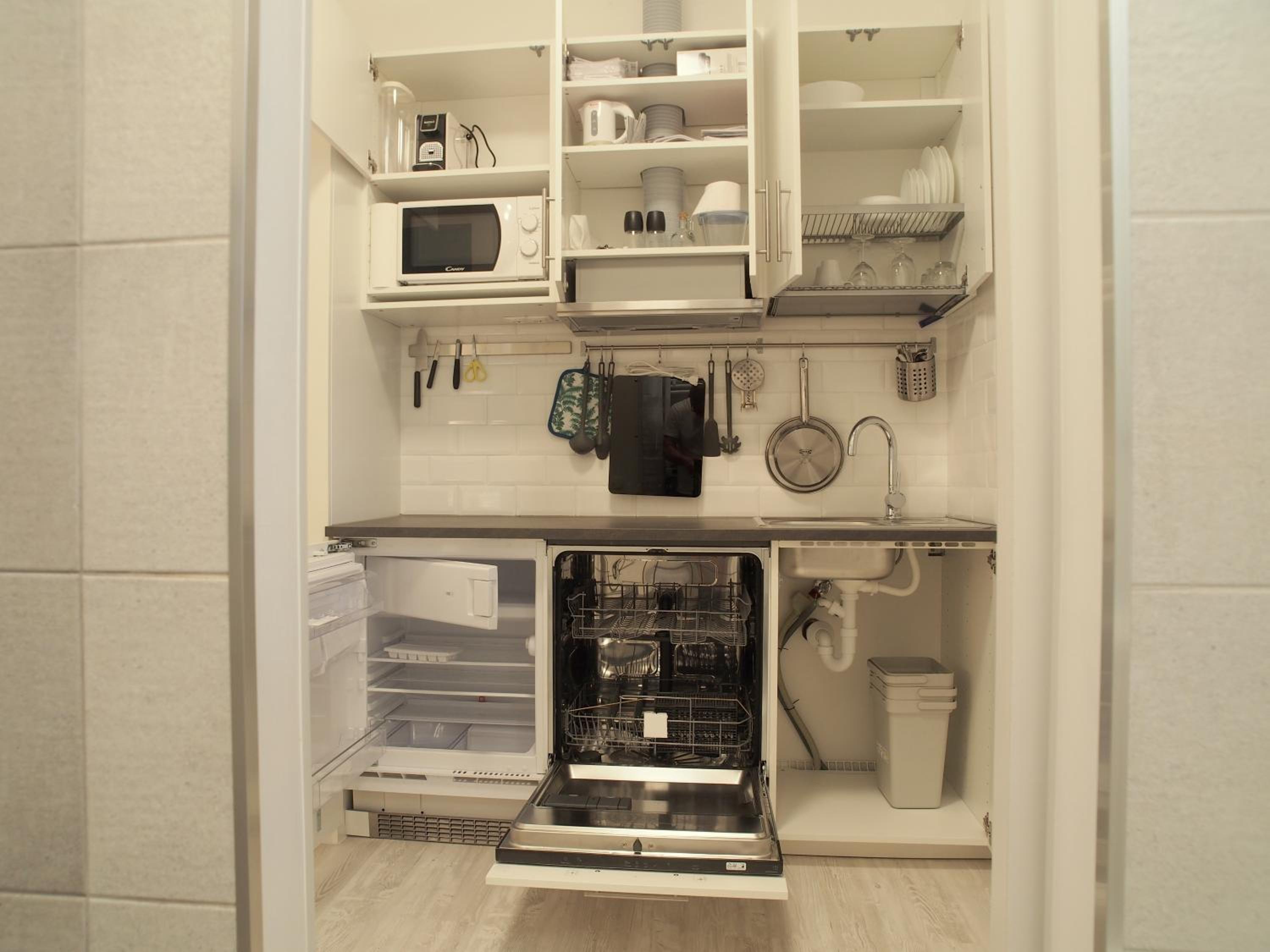Studio Apartment - Photo 20