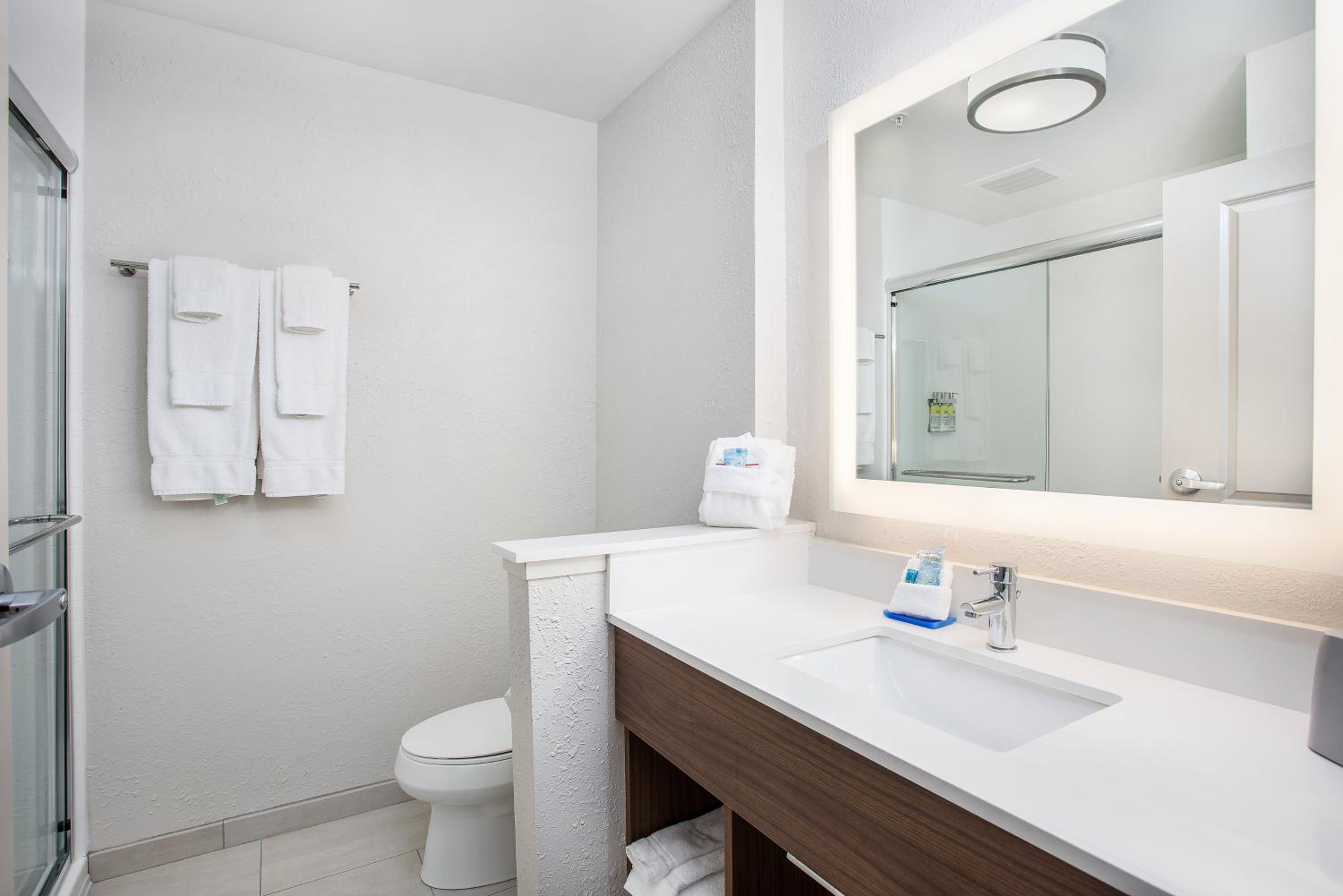 Executive King Room - Hearing Accessible - Non-Smoking photo 3