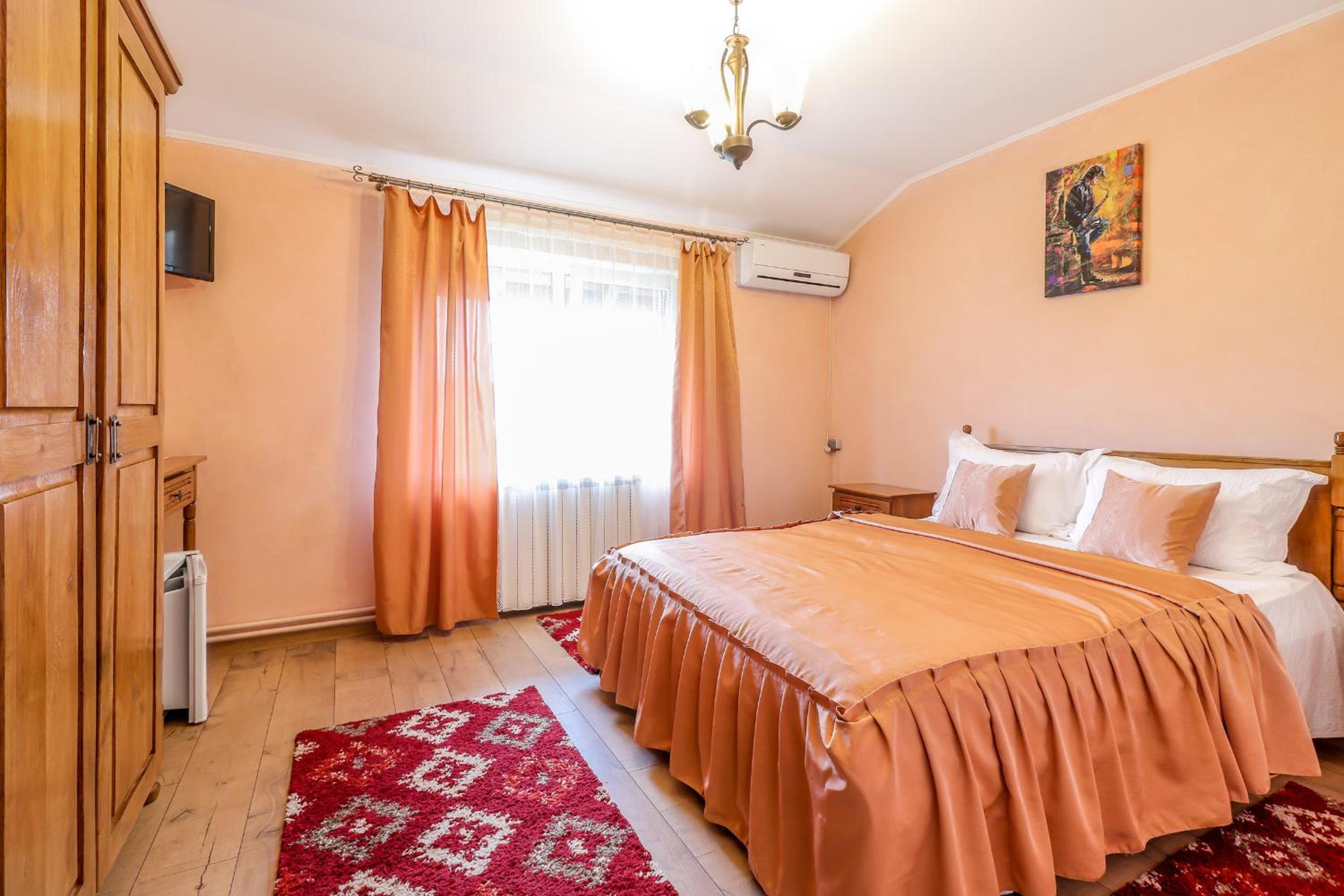 Double Room with Shared Bathroom photo 2
