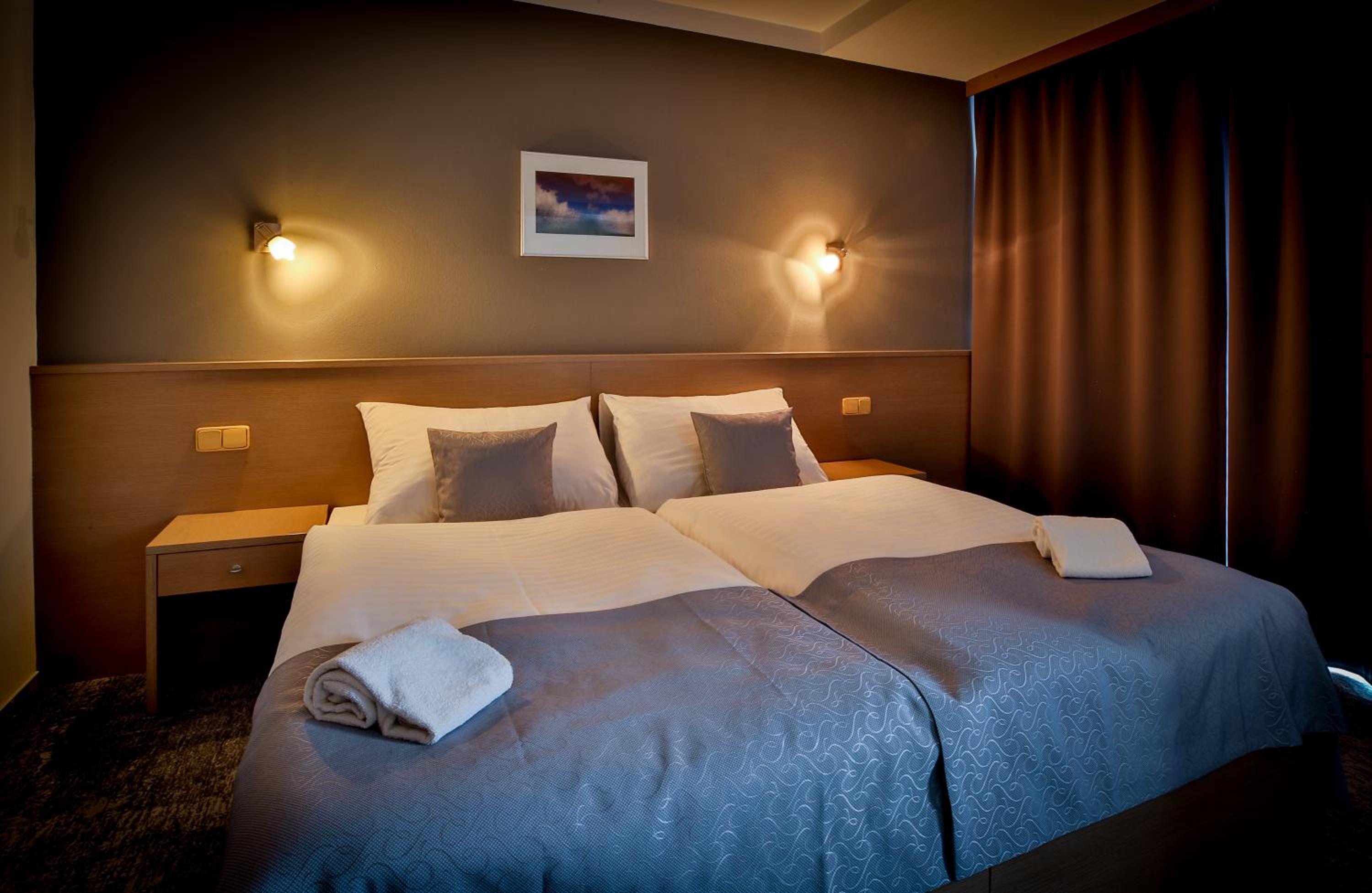 Superior Suite - Photo 9