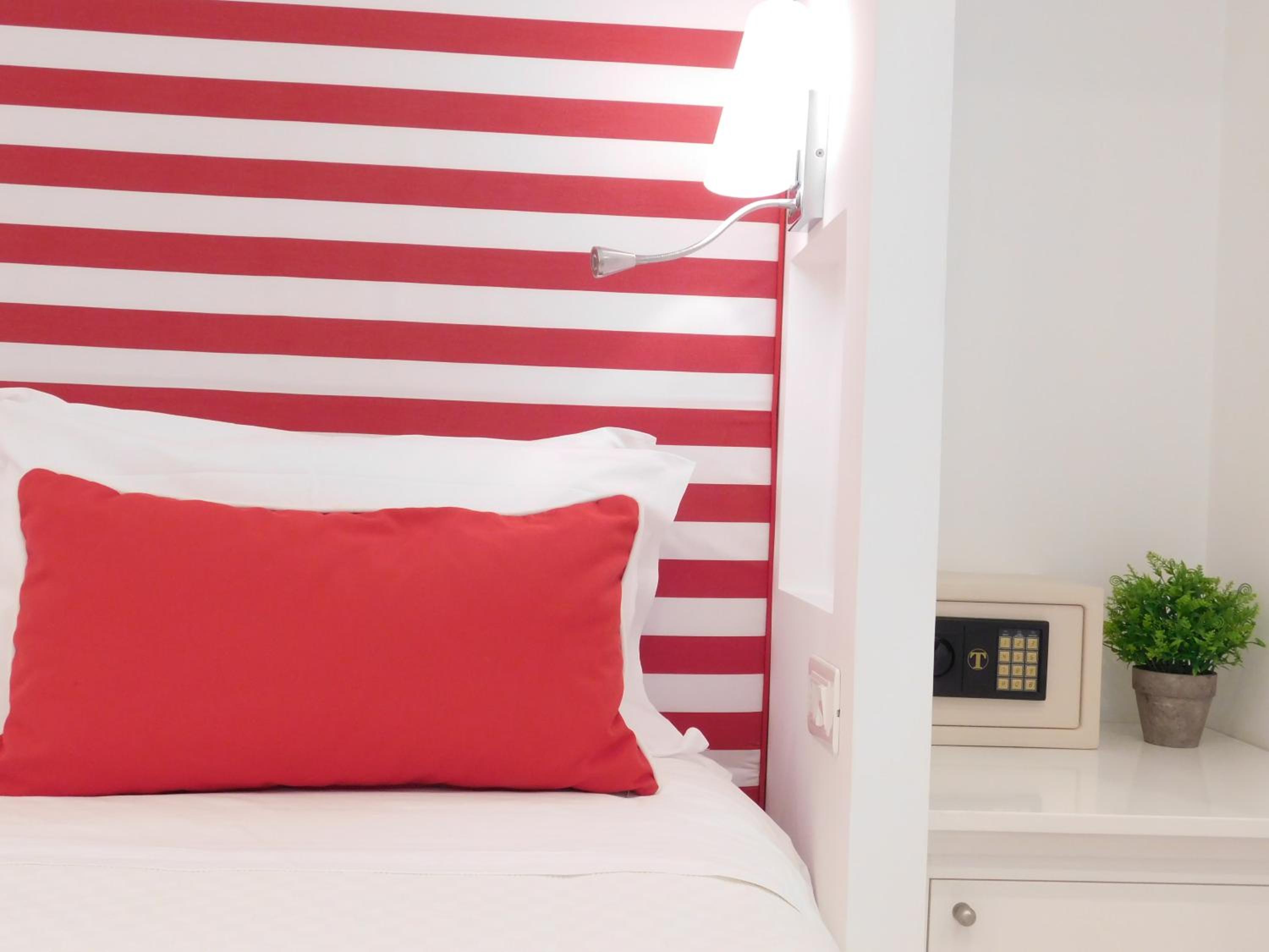 Double or Twin Room with Balcony - Photo 1