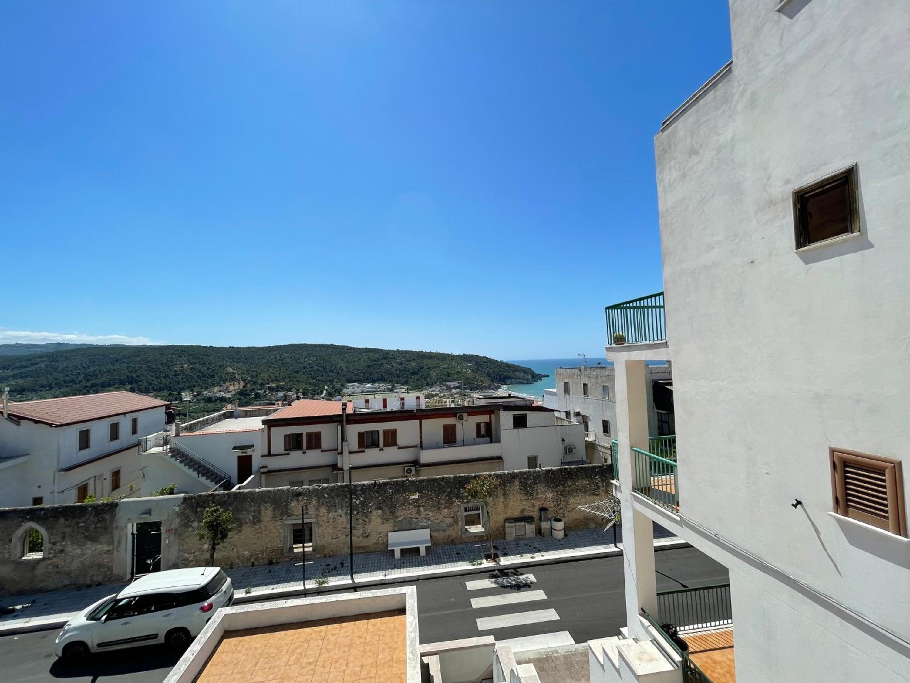 Double Room with Balcony - Photo 8